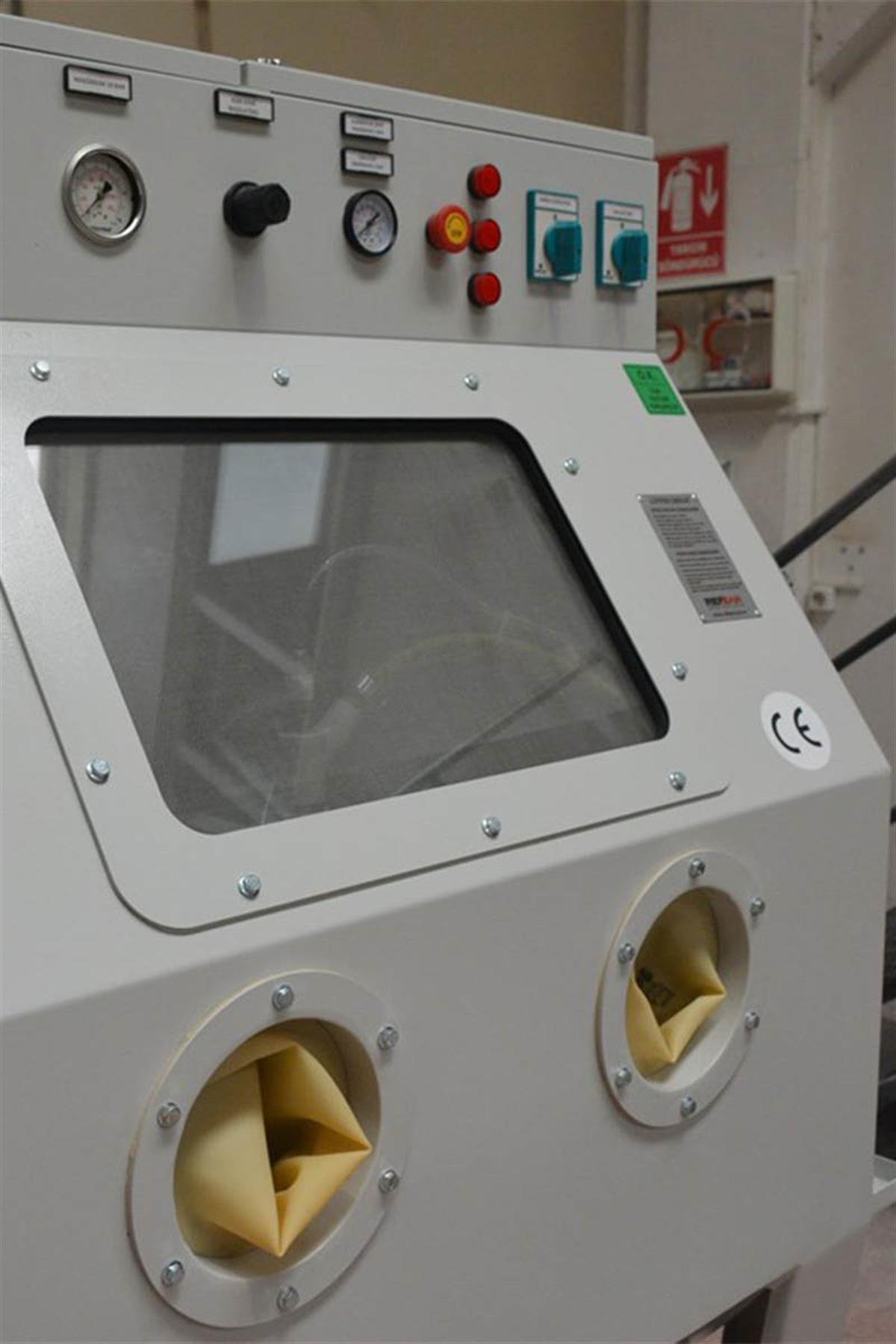 REFSAN SANDING CABINET