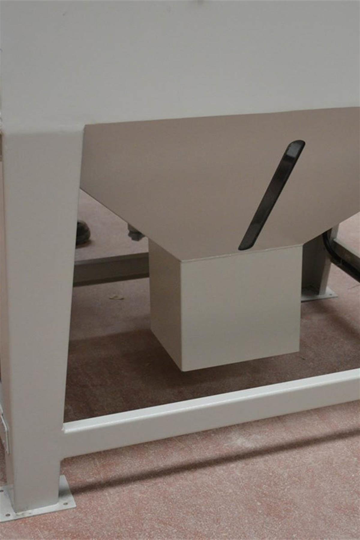 REFSAN SANDING CABINET