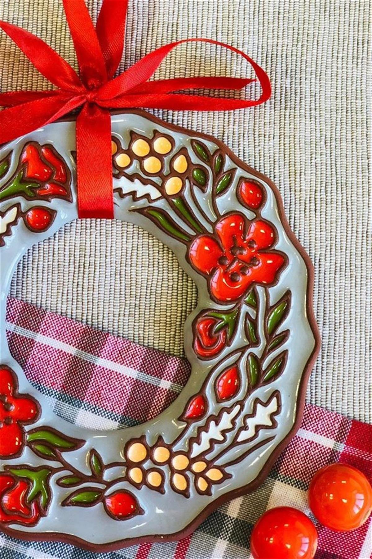 Round Decorated Frame Ceramic Bisque