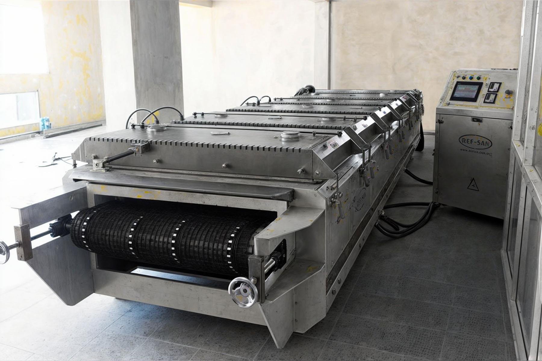 Tunnel Furnace With Wire Conveyor