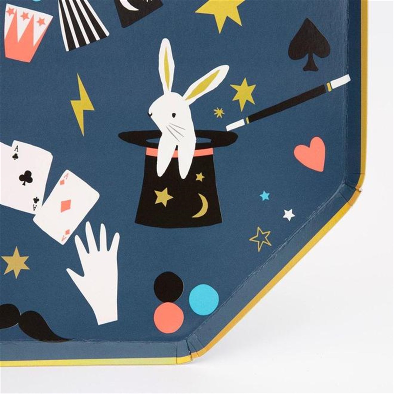 Sihirbaz Tabak Gizden Gelenler