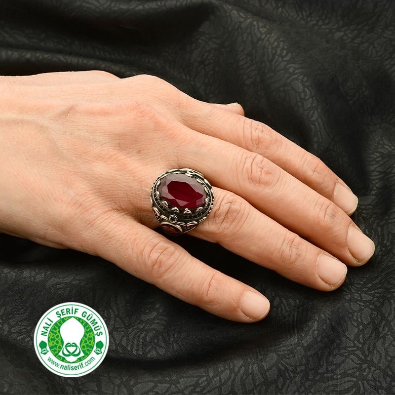 Değişebilir Yan Sembollü Oval Kasalı Yakut Ruby Taşlı Gümüş Erkek Yüzük