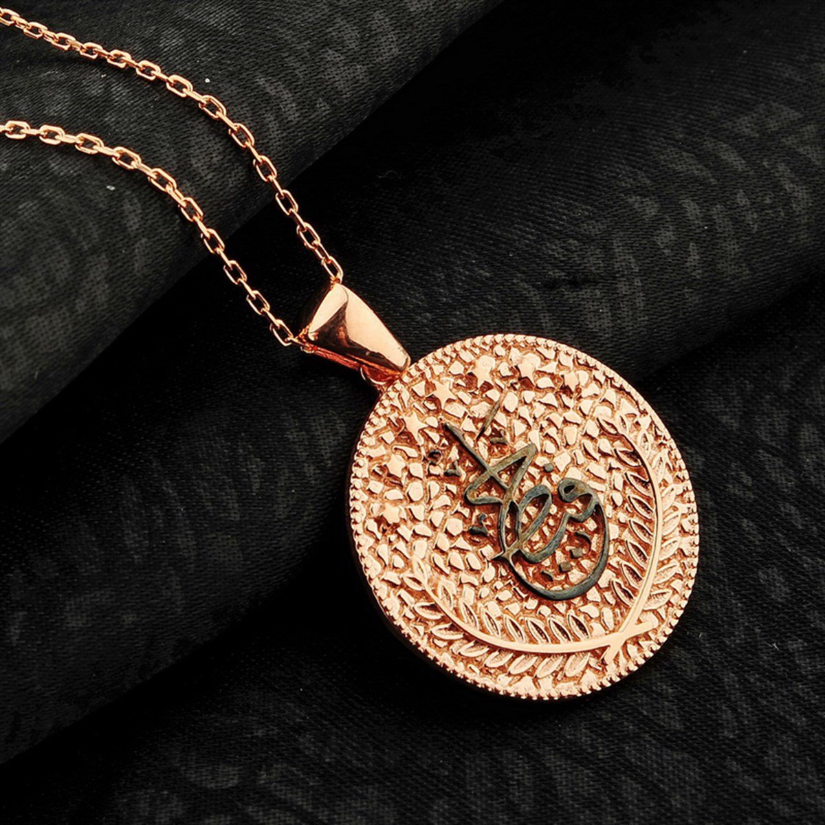 Deri Dokulu Hafız Yazılı Roz Kaplama Gümüş Bayan Kolye Zincirli