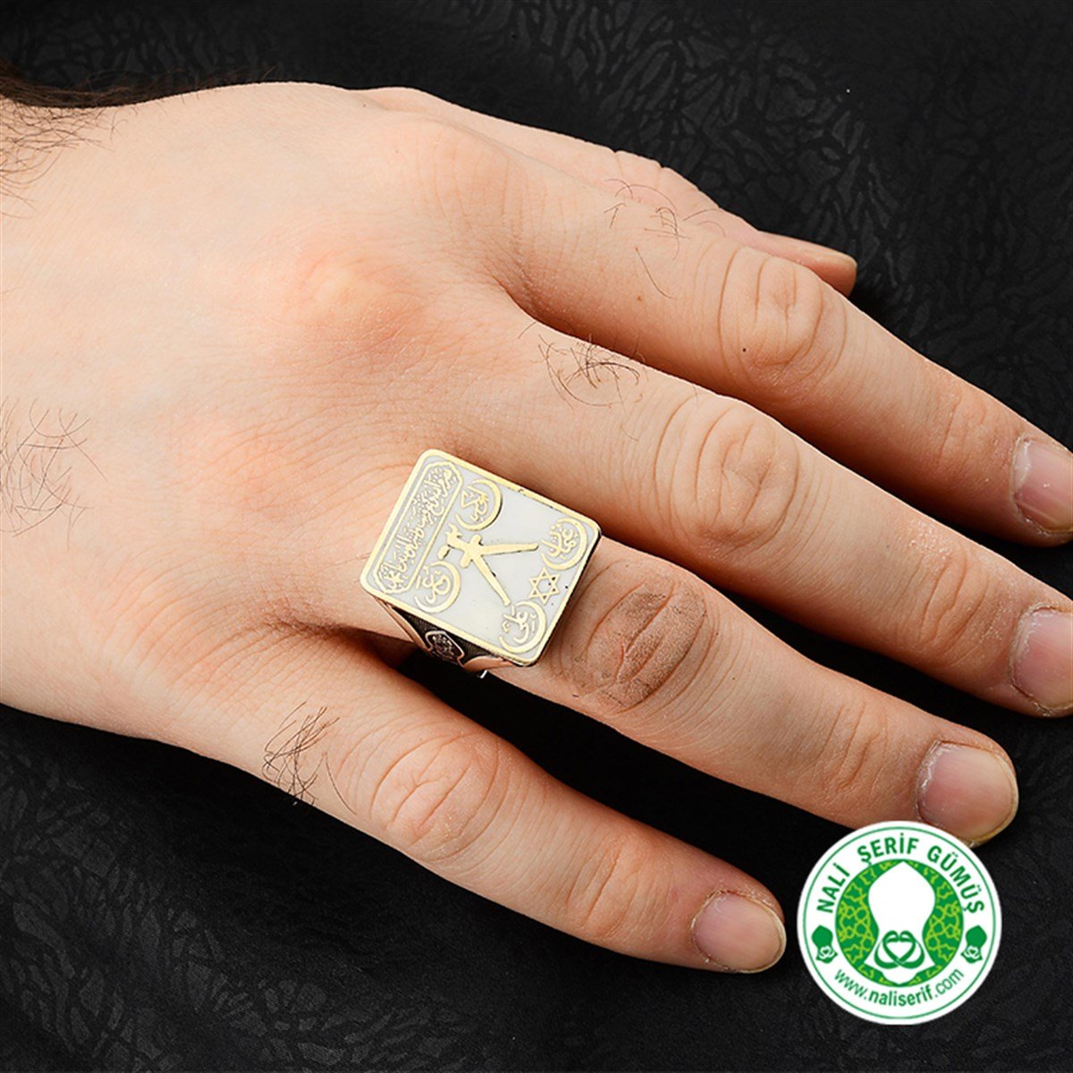 Dikdörtgen Kasalı Nali Şerif ve Zülfikar Kılınç Kol İşlemeli Beyaz Mineli Barbaros Hayrettin Paşa Sancağı Gümüş Erkek Yüzük 