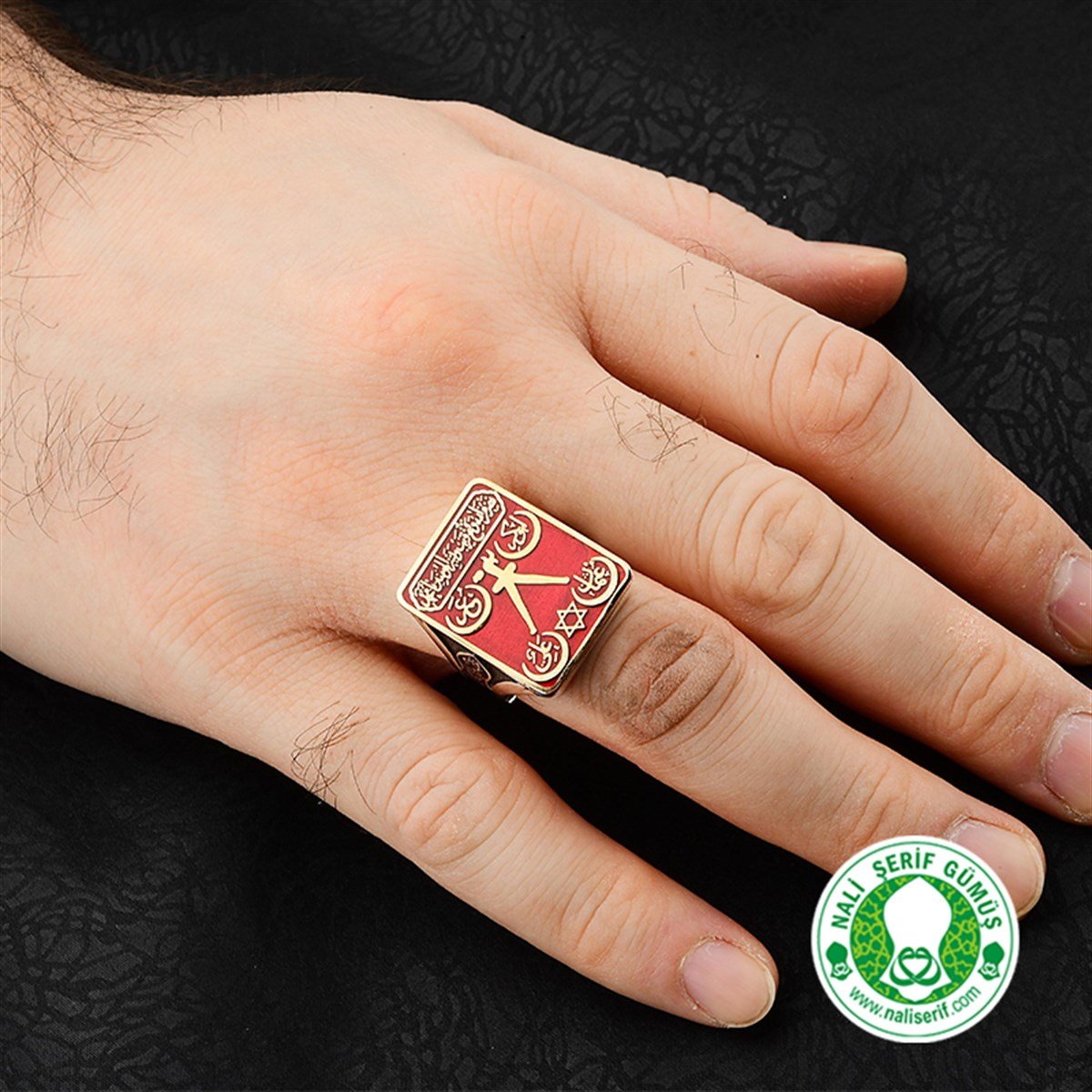 Dikdörtgen Kasalı Nali Şerif ve Zülfikar Kılınç Kol İşlemeli Bordo Mineli Barbaros Hayrettin Paşa Sancağı Gümüş Erkek Yüzük 