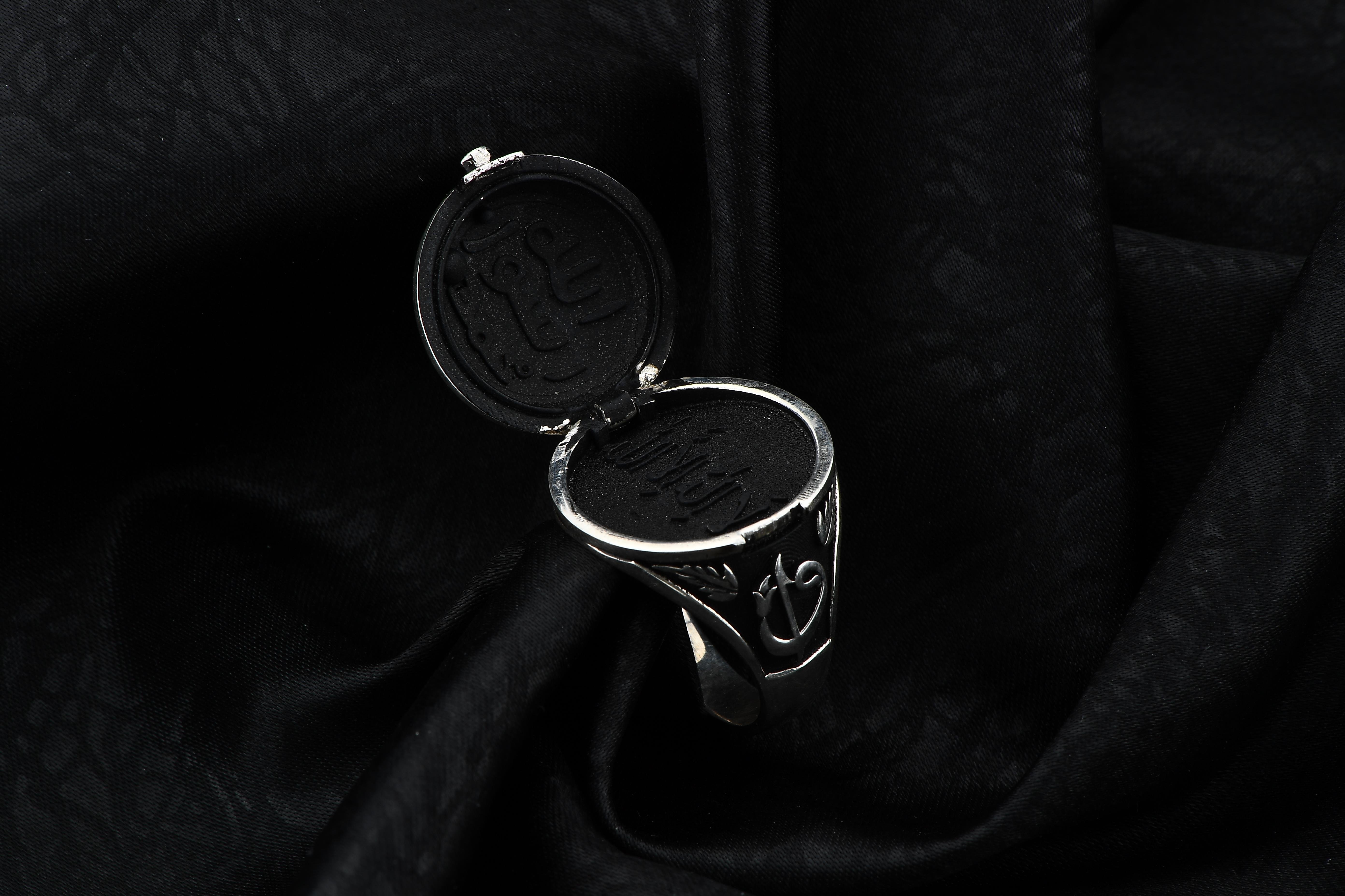 Gizli Bölmeli Mührü Şerif Erkek Gümüş Yüzük - Elif Vav Yan Görselli - La İlahe İllallah