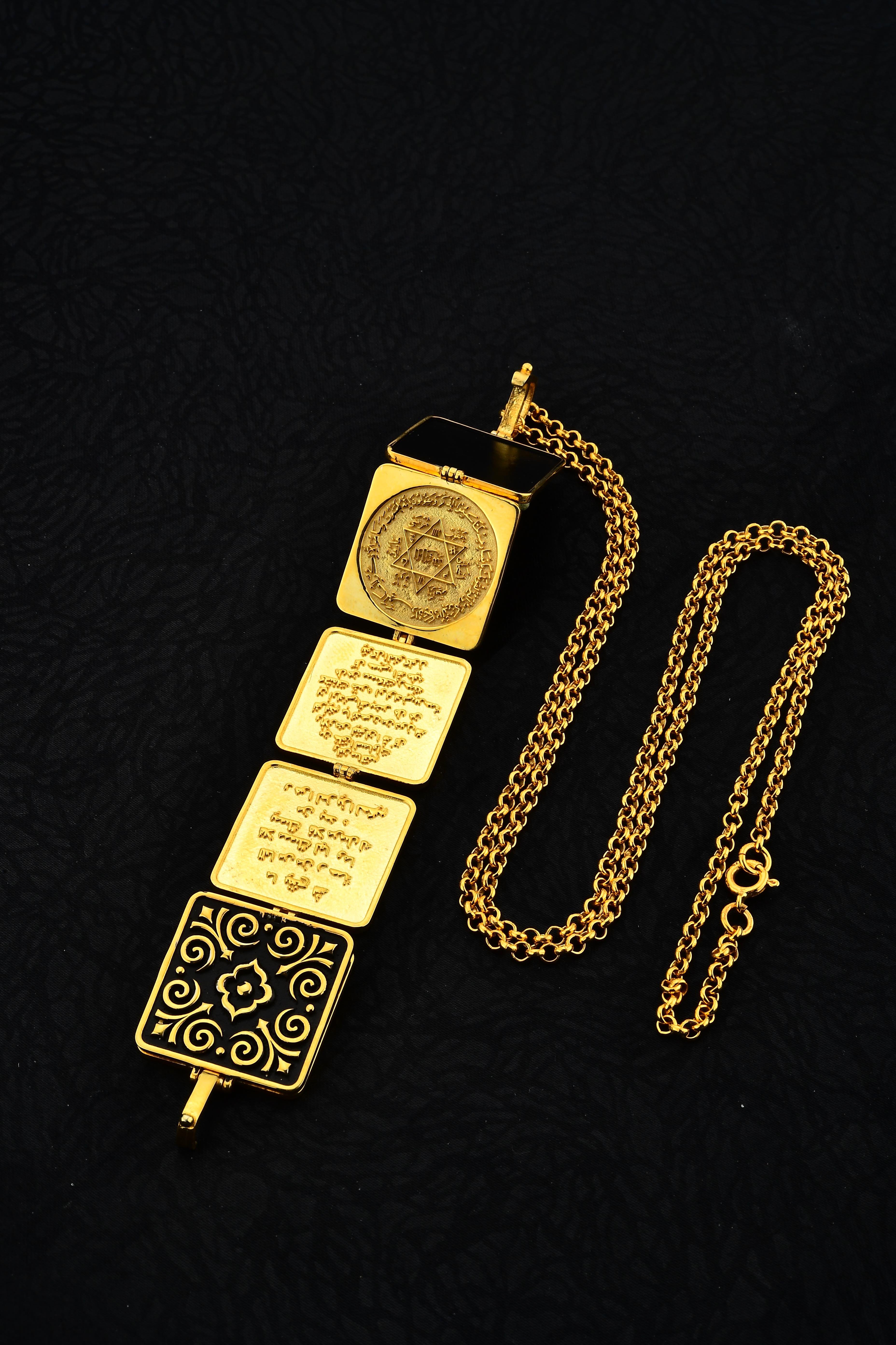 Gümüş Altın Kaplamalı Kabartma Desen İşlemeli Bayan 7 Ayetler Kolyesi