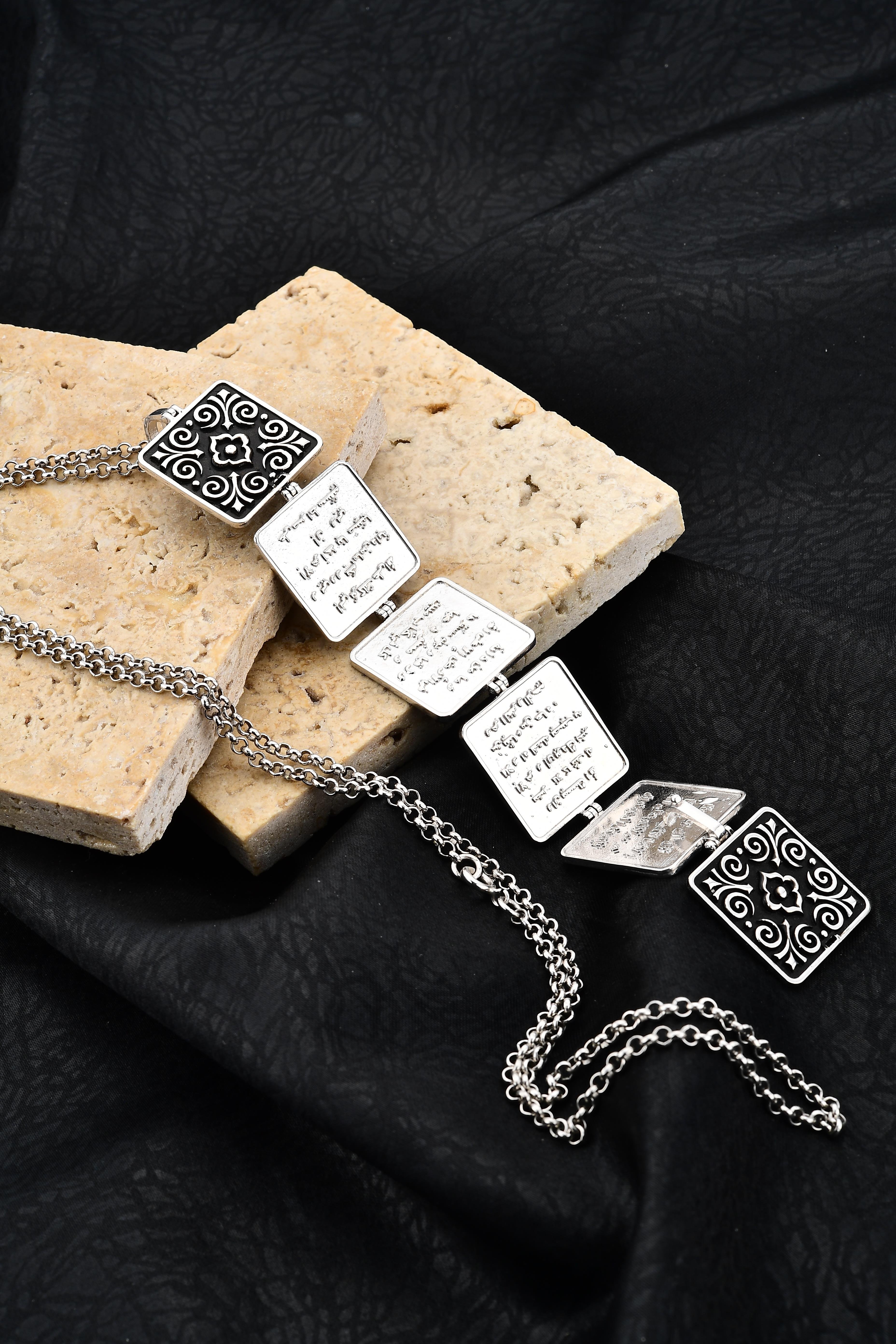 Gümüş Kabartma Desen İşlemeli Bayan 7 Ayetler Kolyesi