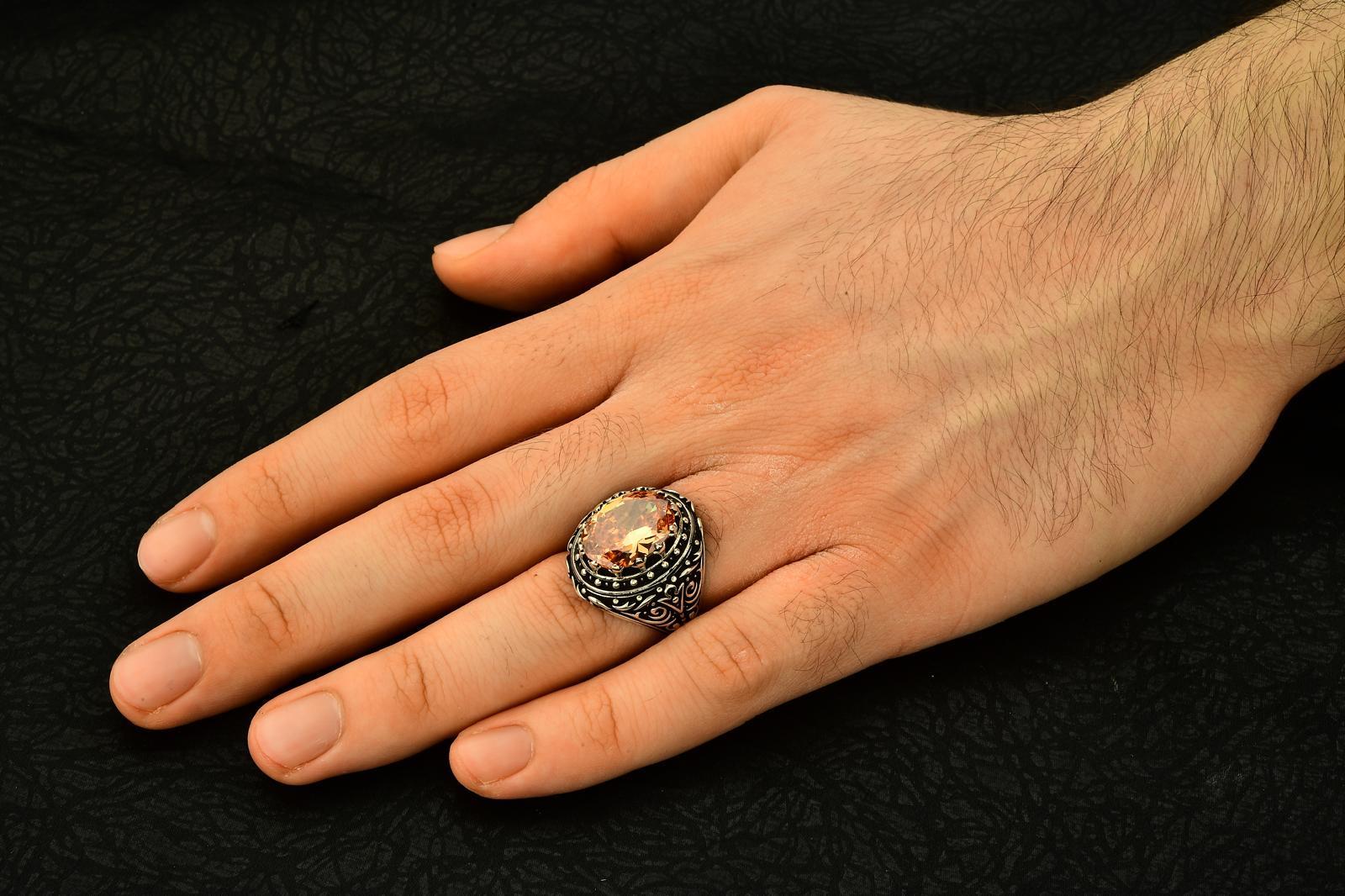 Kabartma Desen İşlemeli Kristal Kesim Strin Taşlı Oval Kasa 925 Ayar Erkek Gümüş Yüzük