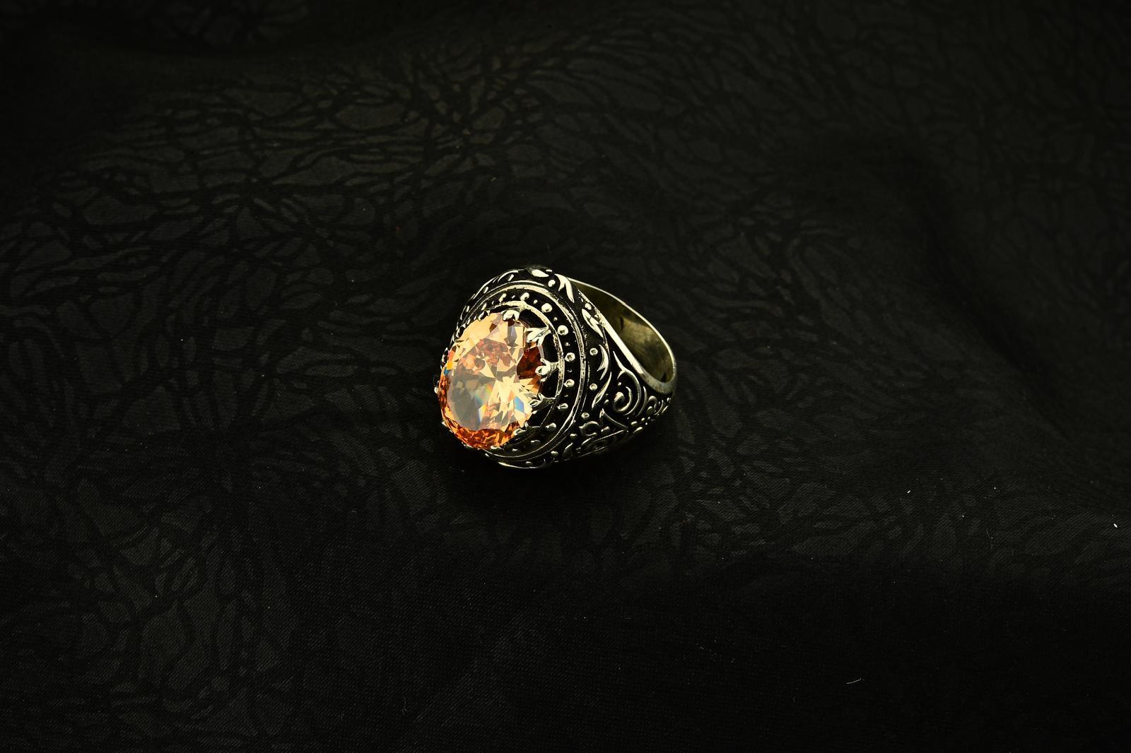 Kabartma Desen İşlemeli Kristal Kesim Strin Taşlı Oval Kasa 925 Ayar Erkek Gümüş Yüzük