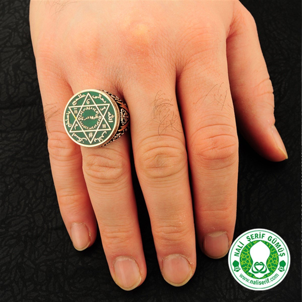 Kabartma Kılınç Kol İşlemeli Yeşil Mineli Tılsımlı Barbaroslar Mührü Süleyman Gümüş Erkek Yüzük