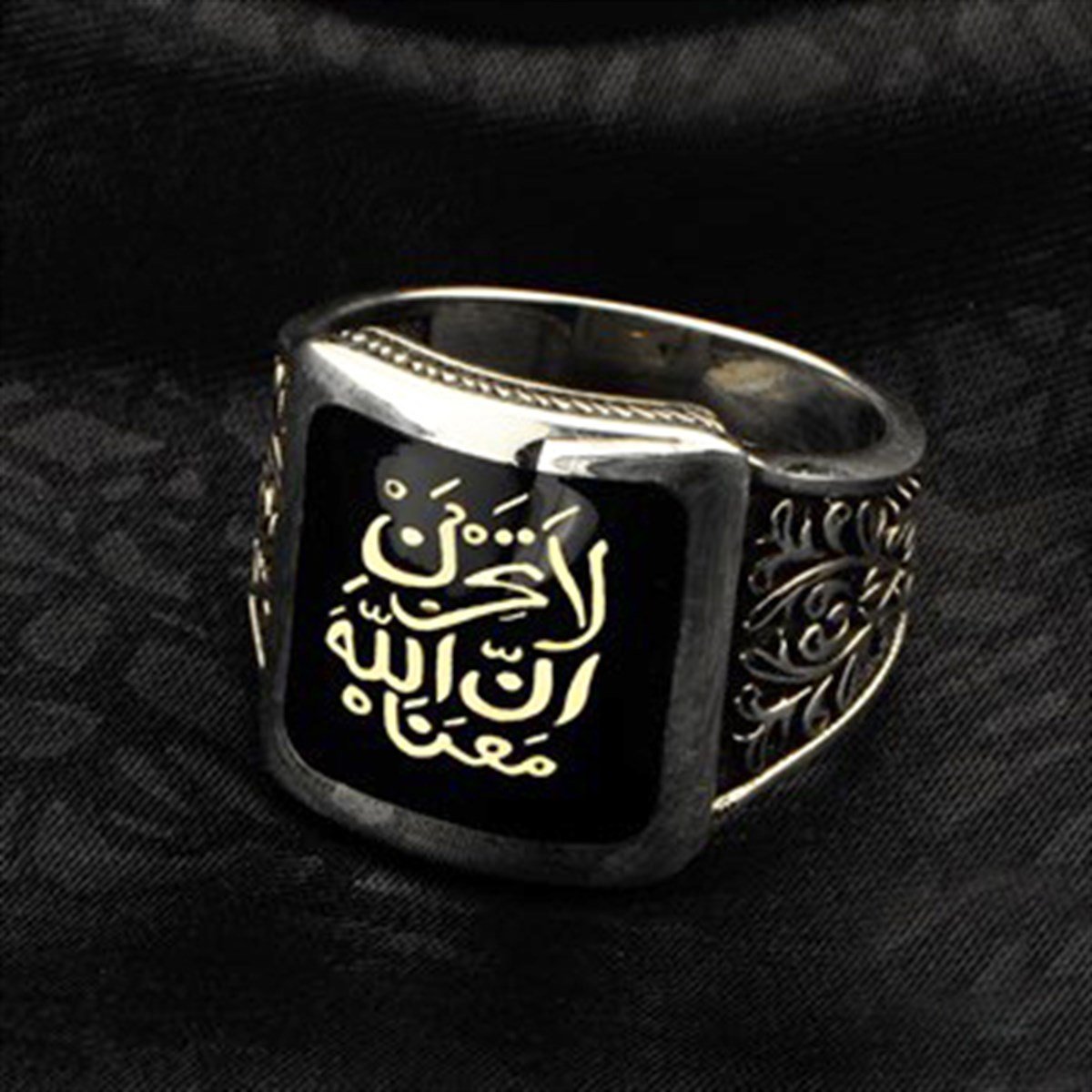 La Tahzen İnnallahe Meane Yazılı Siyah 925 Ayar Gümüş Erkek Yüzük