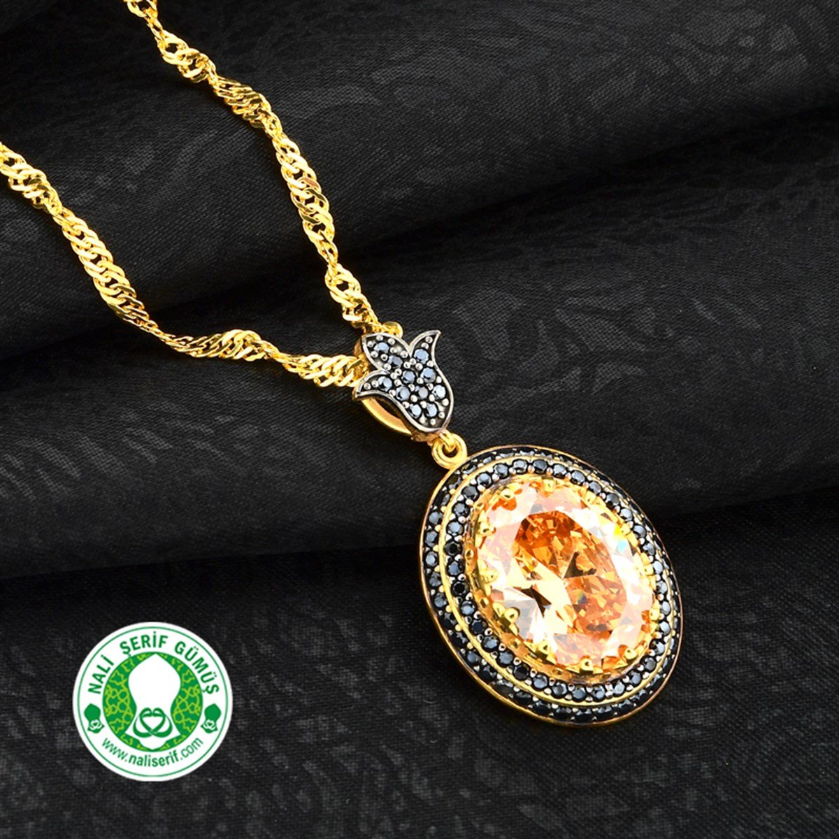Lale Zincir Sallantılı Onixs Siyah Kenar Taşlı 12.16 Morganit Oval Taşlı Gümüş Altın Kaplamalı Bayan Kolye