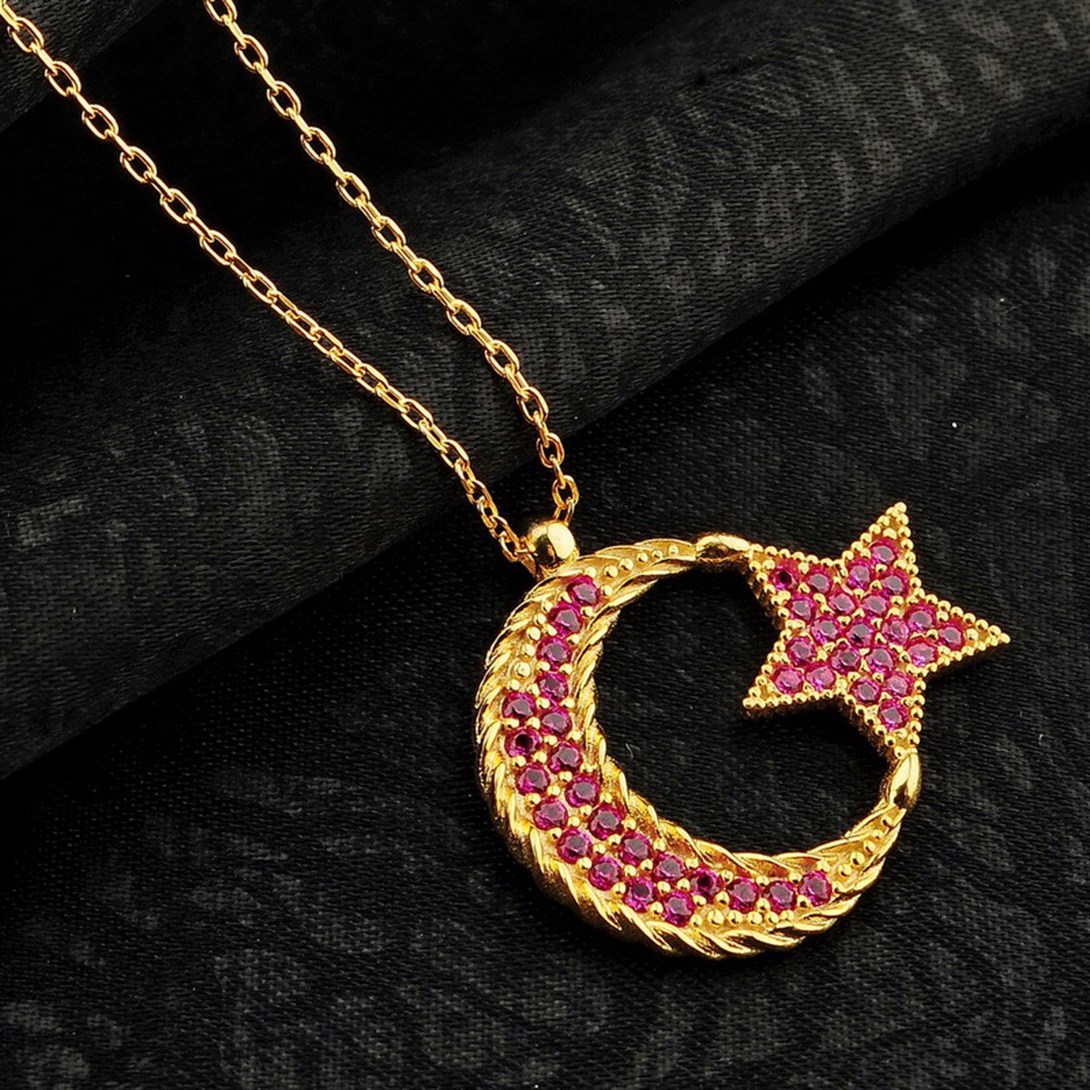 Ruby Kırmızı Zirkon Taşlı Burgu İşlemeli Altın Kaplama Gümüş Bayan Kolye Zincirli