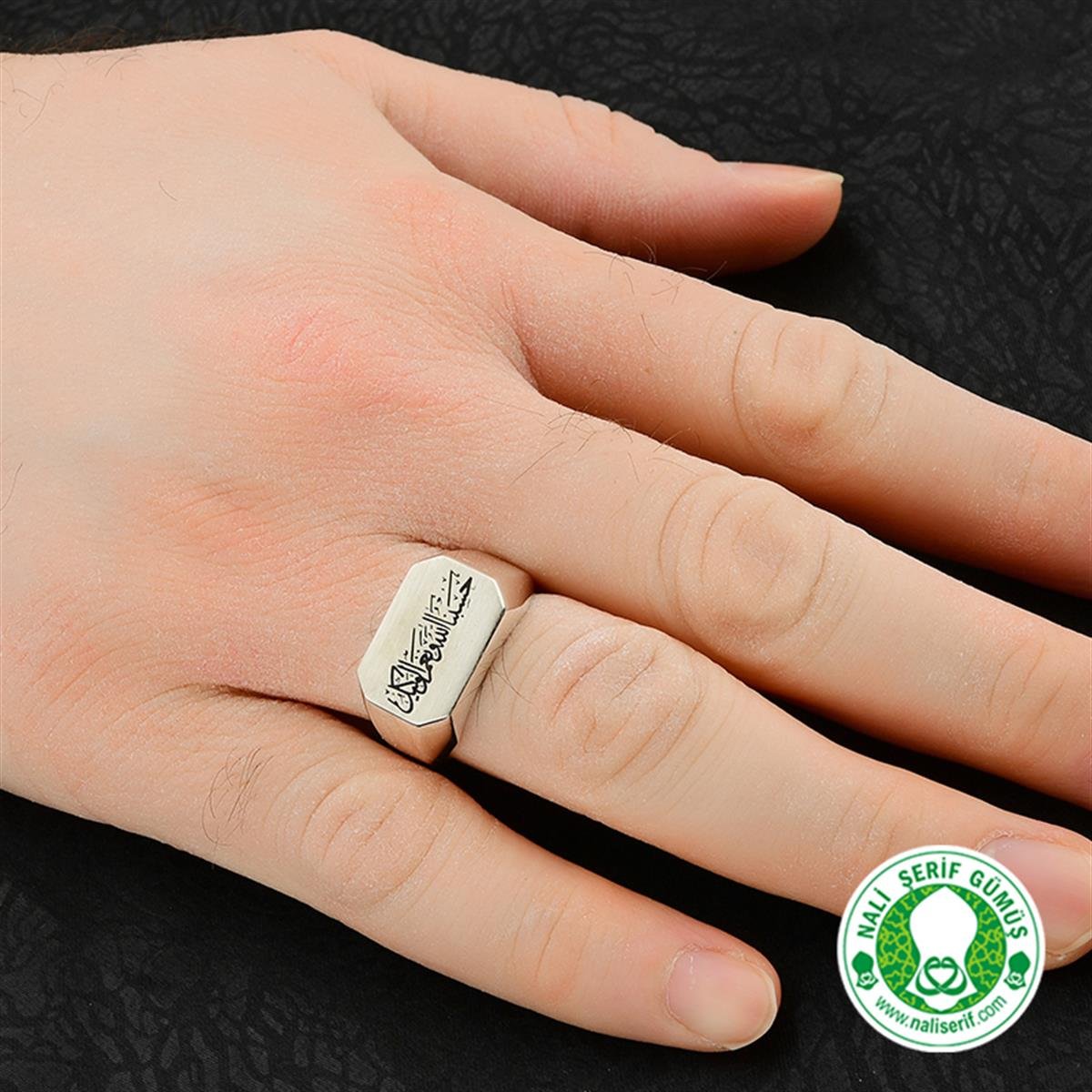 Sekiz Köşeli Yatay Hasbünallâhu ve Ni'me'l Vekil (ALLAH bana yeter, O ne güzel vekildir!) Yazılı 925 Ayar Gümüş Erkek Yüzük
