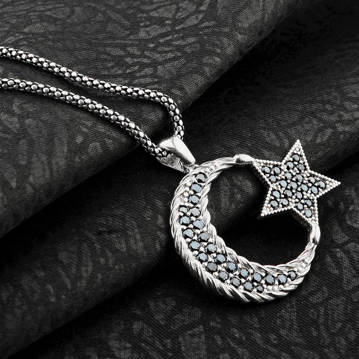 Siyah Oniks Zirkon Taşlı Burgu İşlemeli Gümüş Erkek Kolye Zincirli