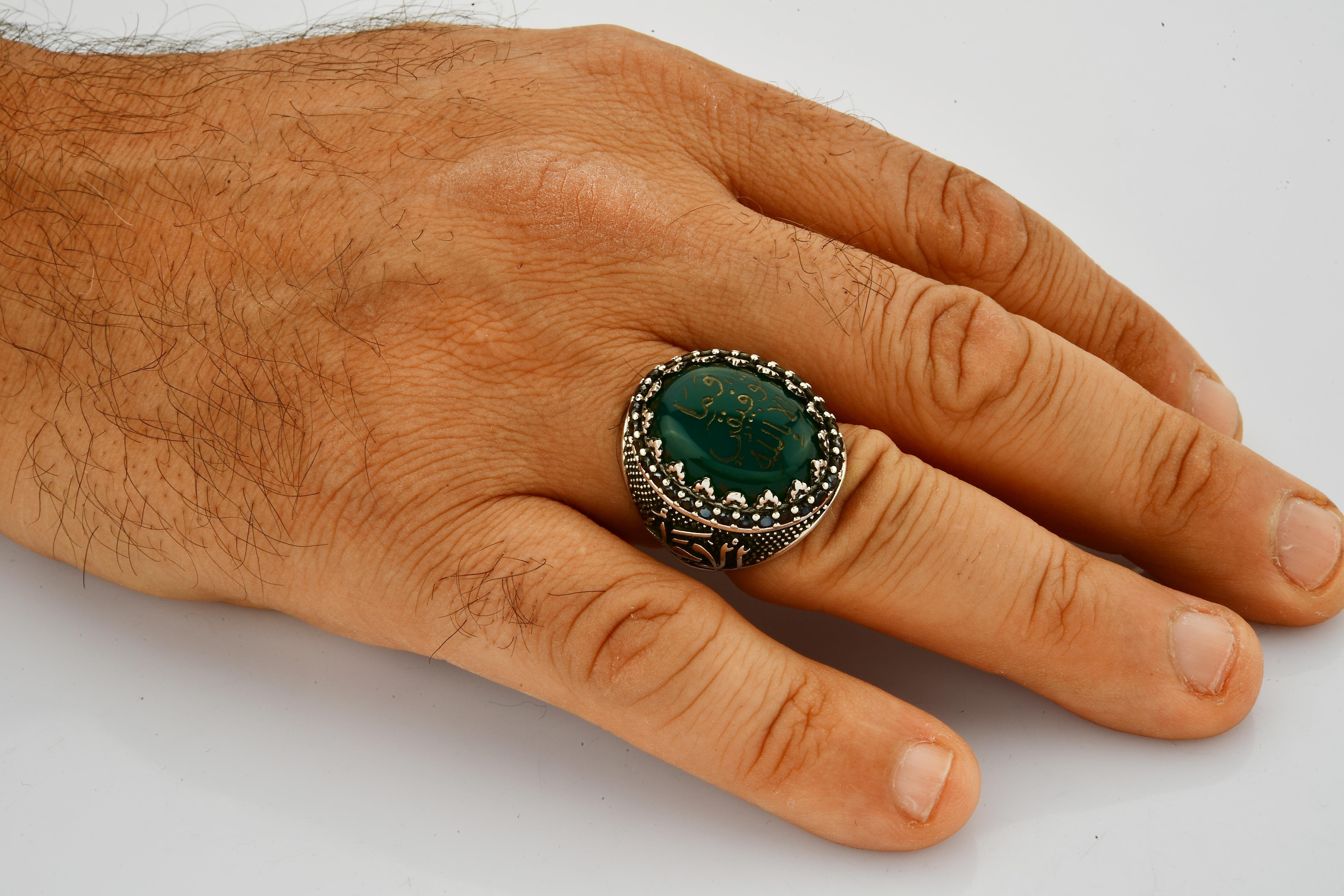 Yeşil Akik Taşı Üzerine Arapça (Ve Mâ Tevfîkî İllâ Billâh Aleyhi Tevekkeltu) Yazılı Erkek Gümüş Yüzük