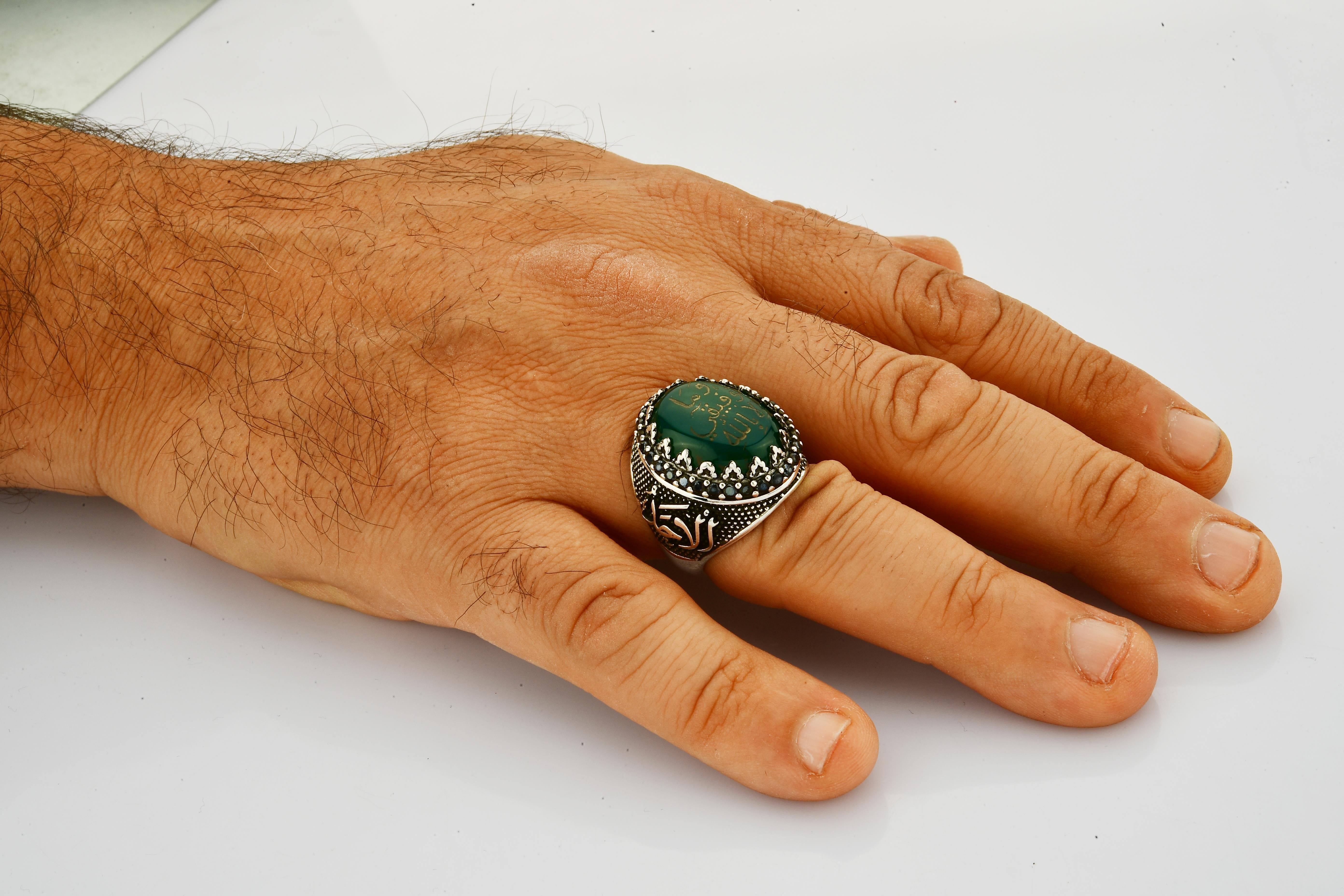 Yeşil Akik Taşı Üzerine Arapça (Ve Mâ Tevfîkî İllâ Billâh Aleyhi Tevekkeltu) Yazılı Erkek Gümüş Yüzük