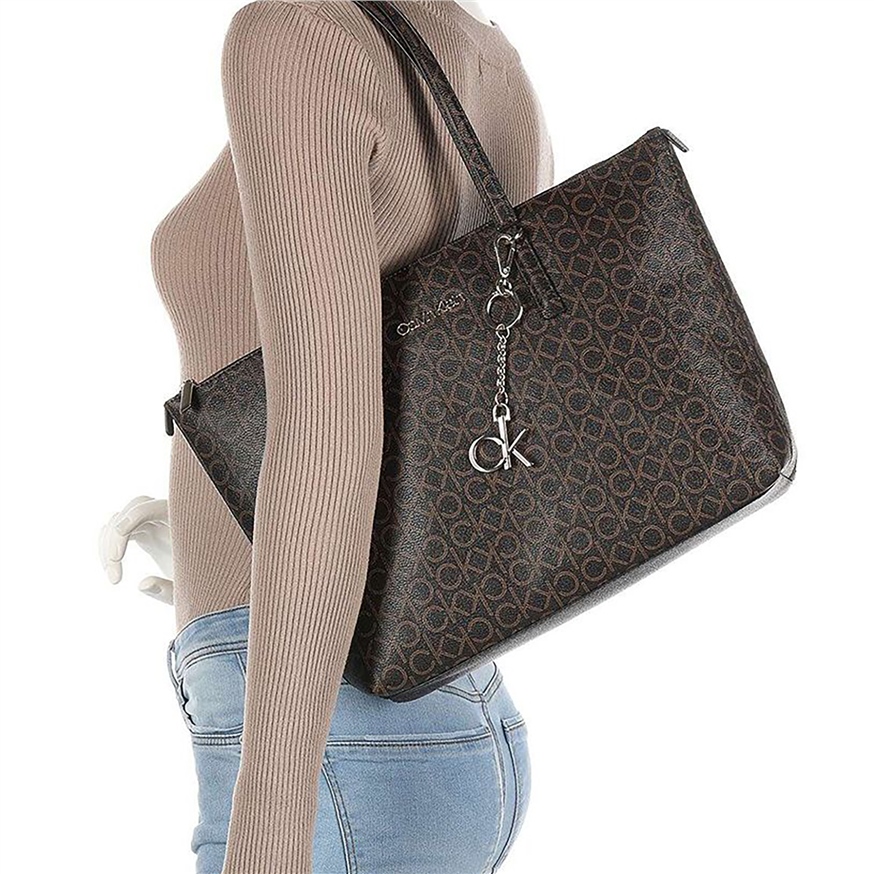 CALVIN KLEIN K60K608101 KADIN OMUZ ÇANTASI  KAHVE