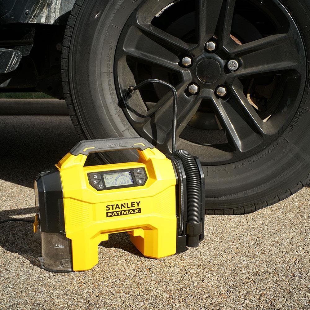 STANLEY SXVI02001A 12V/18V 2Ah Li-ion Şarjlı 160 PSI Dijital Göstergeli Lastik&Yatak Şişirme Pompası+Araç Süpürgesi