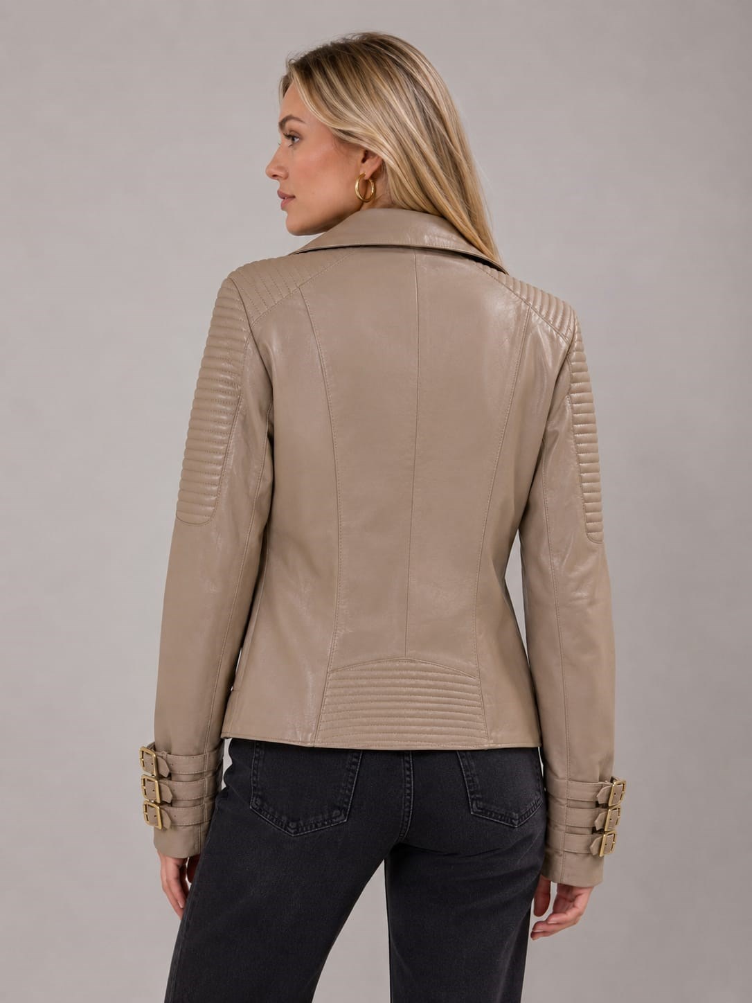 Hakiki Deri Kadın Bej Biker Ceket Fermuarlı ve Kol Toka Detaylı Slim Fit Deri Mont
