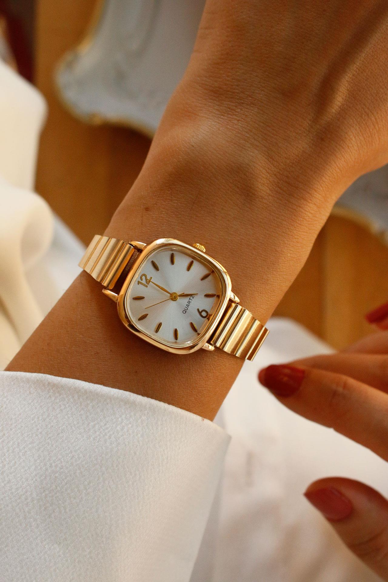 Cassie Gold Oval Metal Kadın Kol Saati