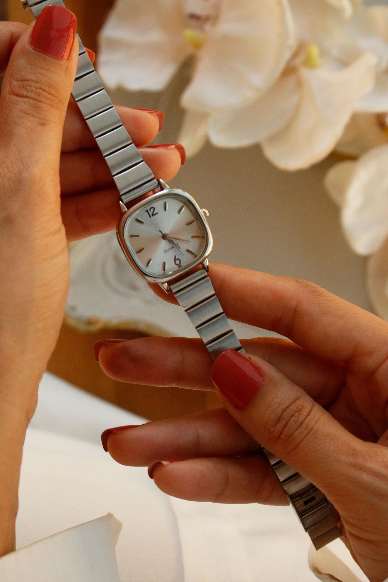 Cassie Silver Oval Metal Kadın Kol Saati