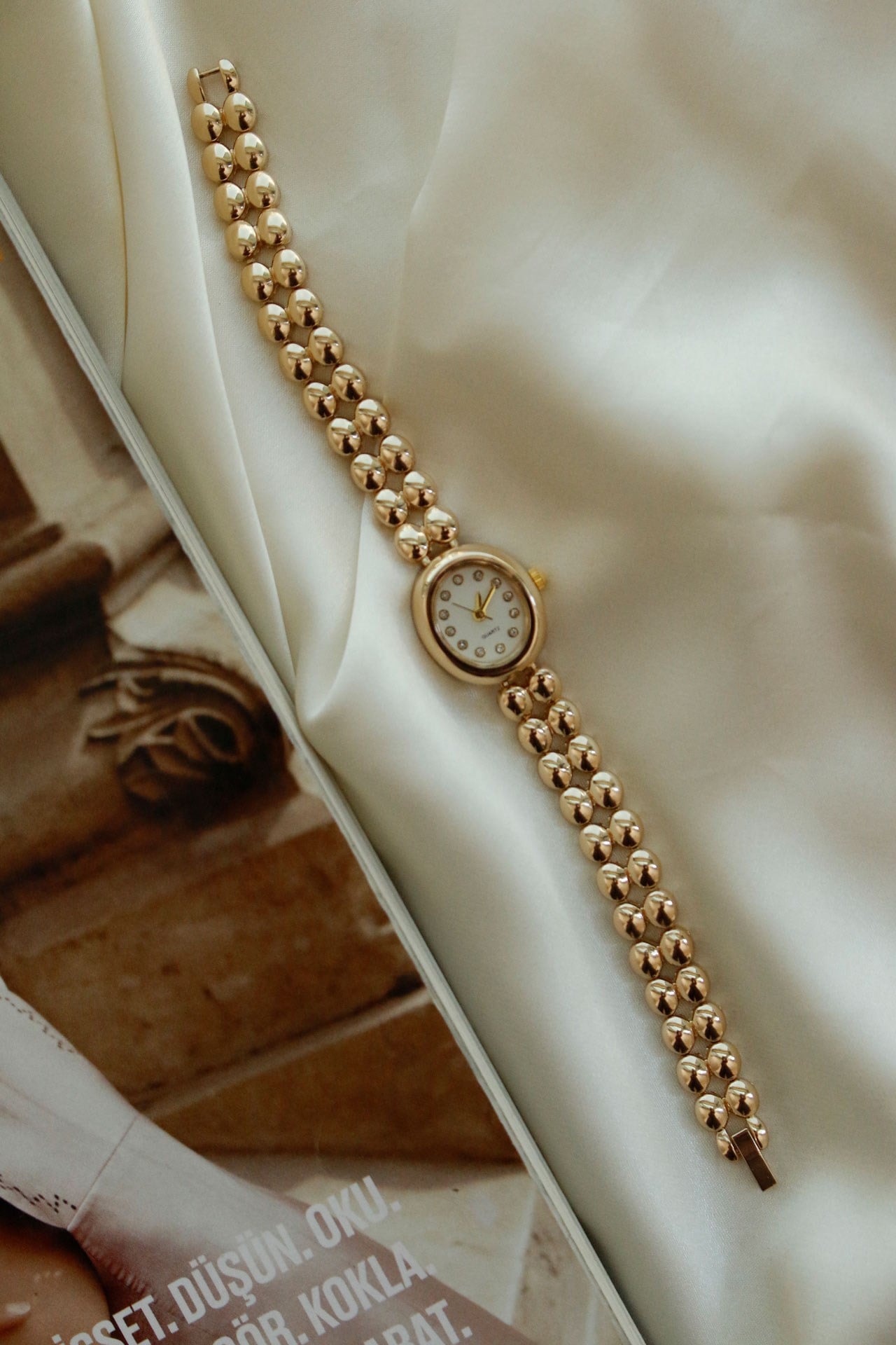 Elizabeth Gold Oval Metal Kadın Kol Saati