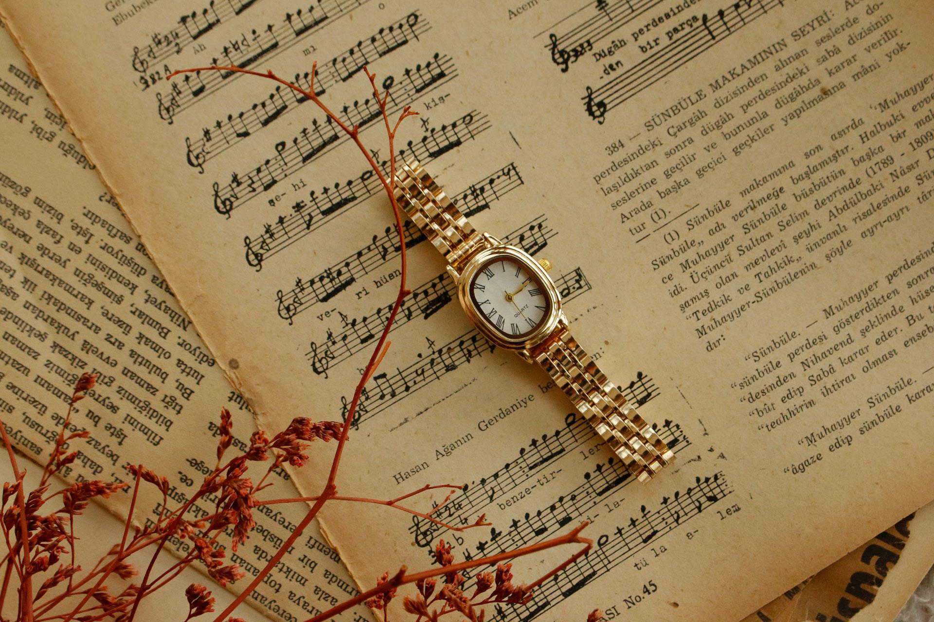 Emily Vintage Gold Metal Kol Saati