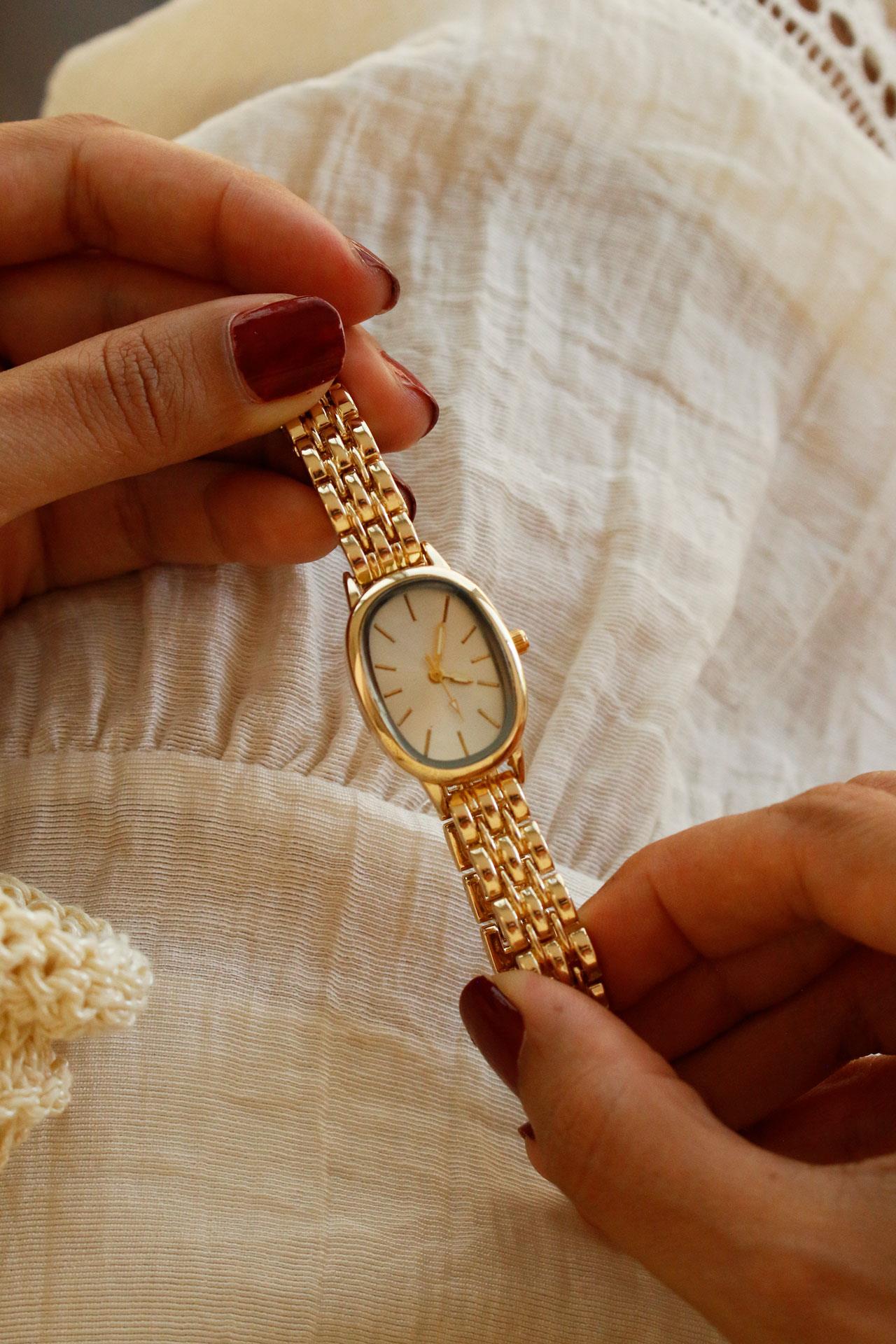 Jeremi Oval Gold Metal Kadın Kol Saati