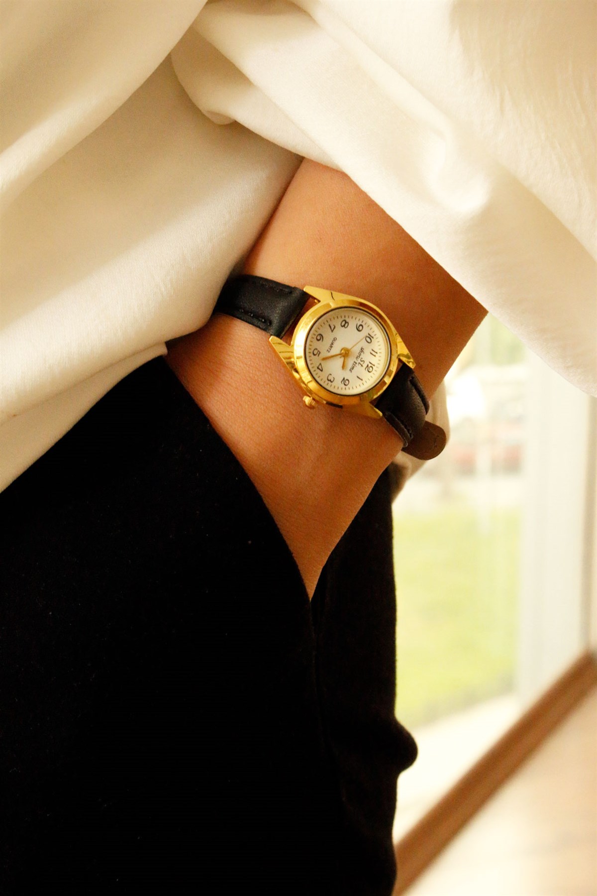 Minimal Gold Detaylı Vintage Deri Kol Saati
