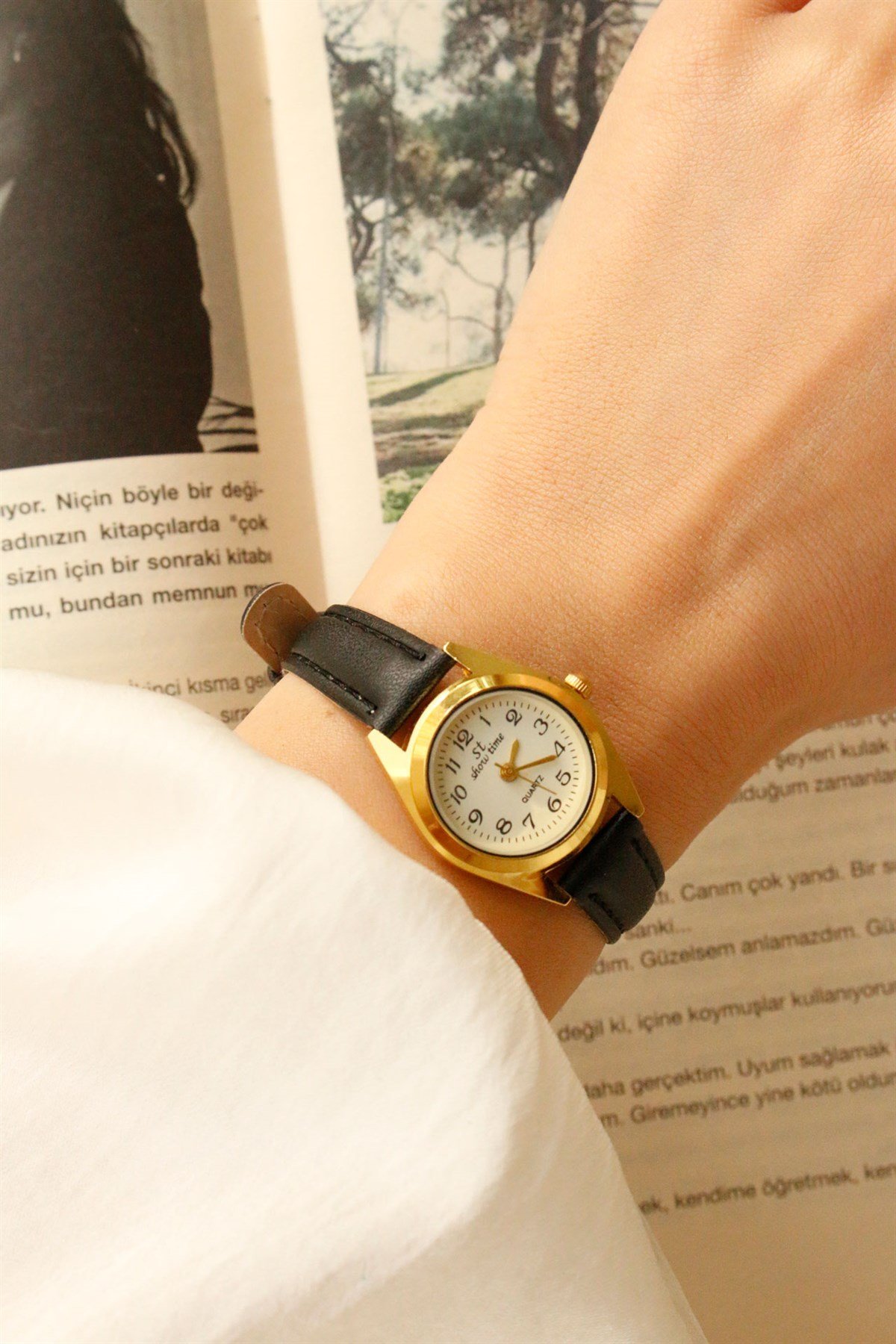 Minimal Gold Detaylı Vintage Deri Kol Saati
