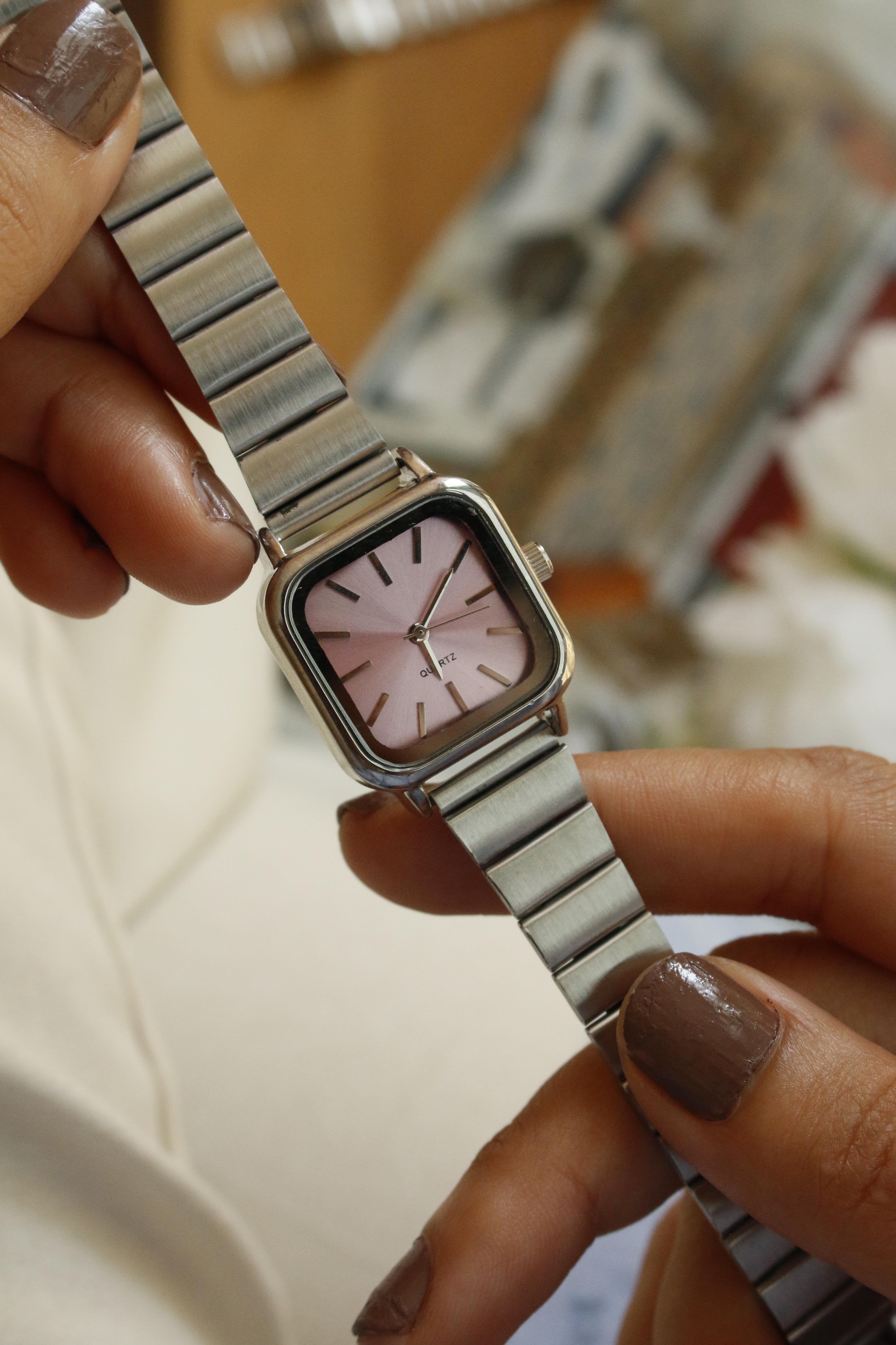 Modern Silver Metal Kadın Kol Saati (içi pudra)
