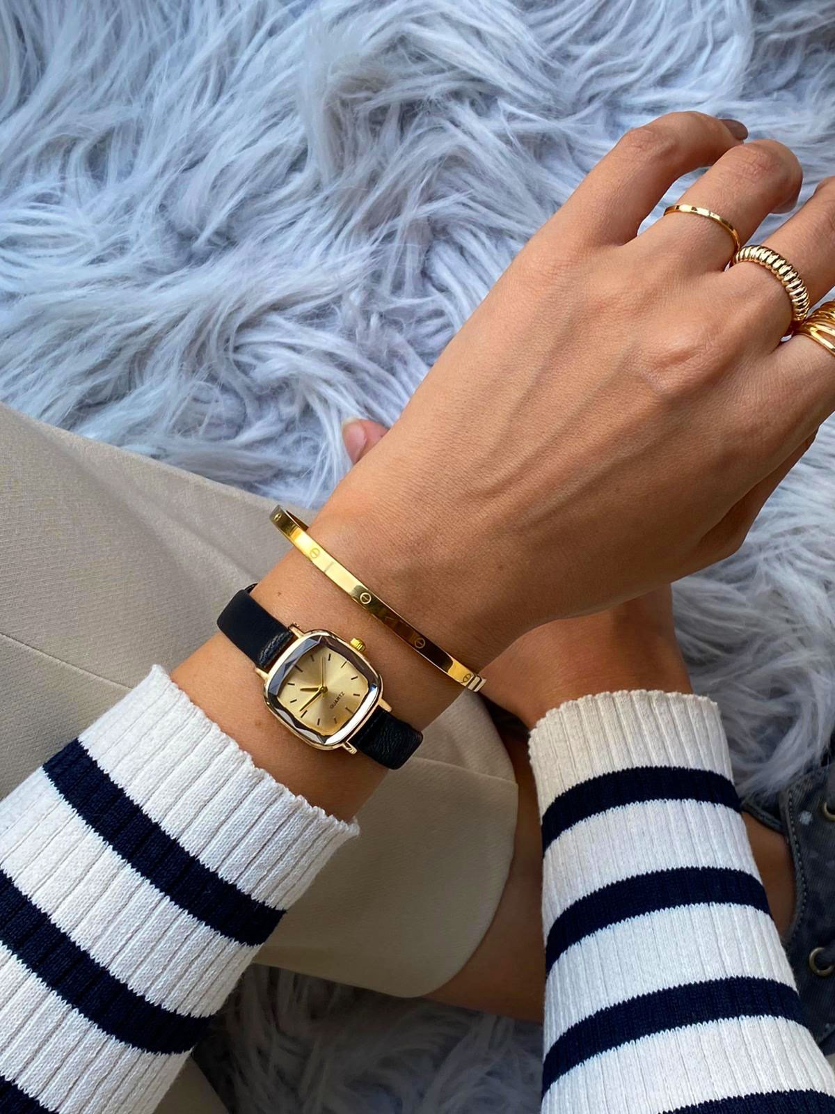 Oval Gold Minimal Deri