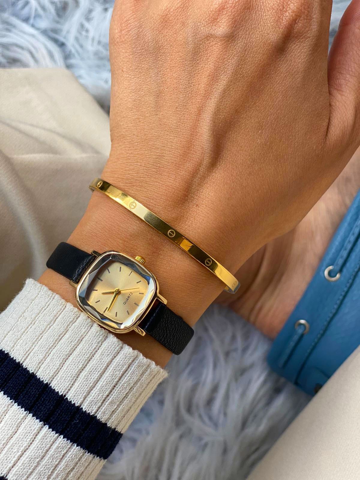 Oval Gold Minimal Deri
