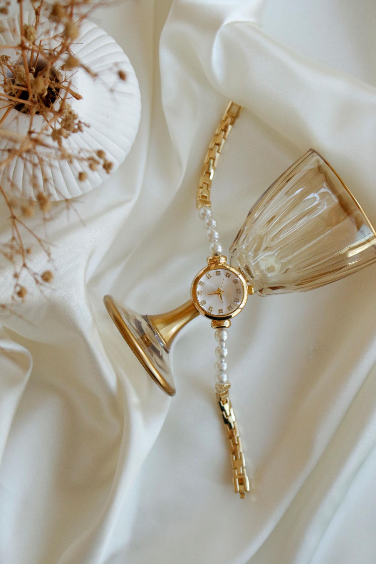 Pearl Gold Yuvarlak Metal İncili Kol Saati 14