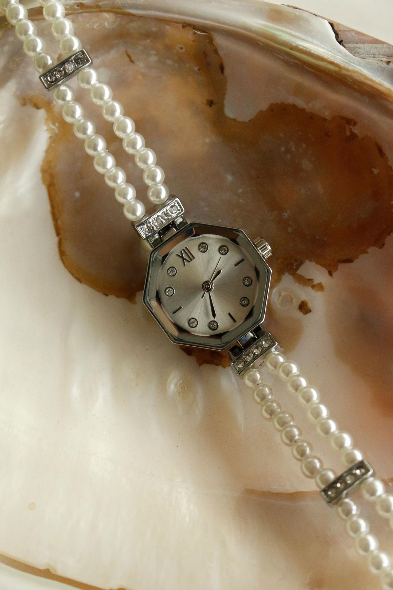 Pearl Silver Köşeli Metal İncili Kol Saati 19
