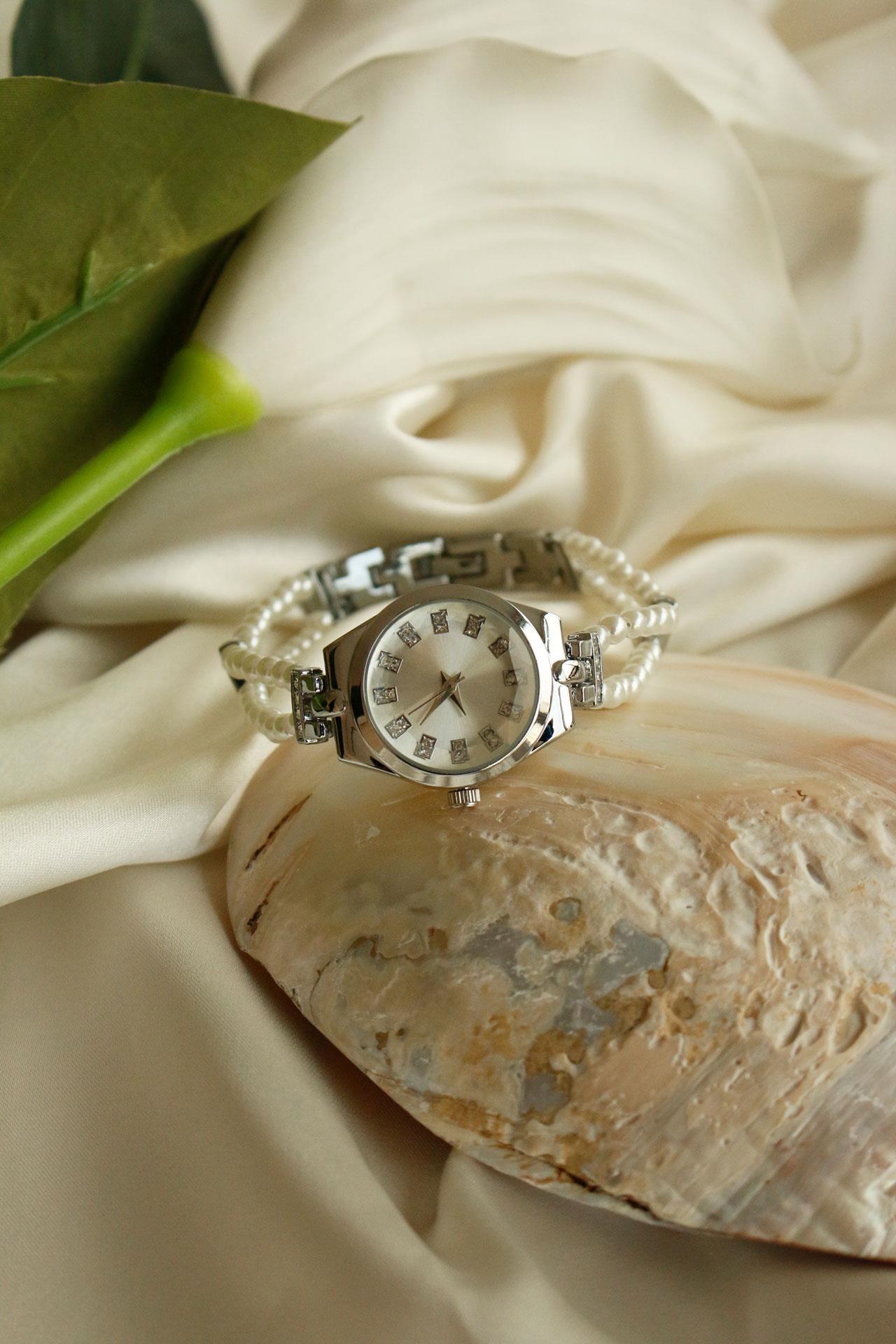 Pearl Silver Yuvarlak Metal İncili Kol Saati 19