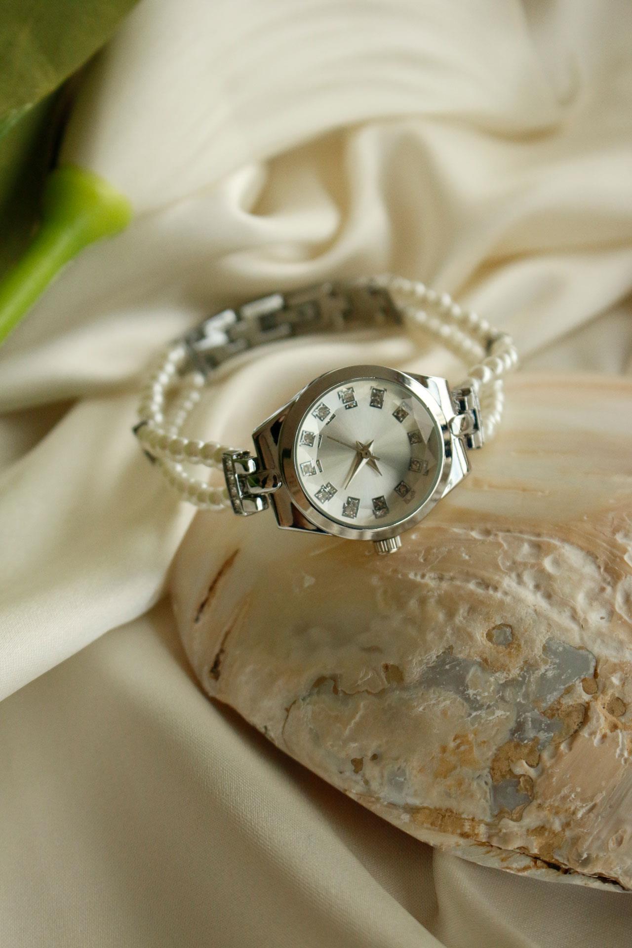 Pearl Silver Yuvarlak Metal İncili Kol Saati 19
