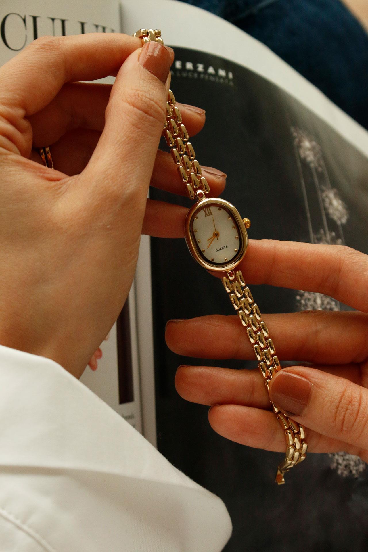 Sophie Oval Gold Metal Kadın Kol Saati(taş detaylı)
