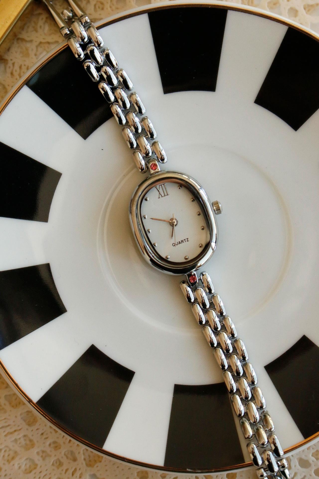 Sophie Oval Silver Metal Kadın Kol Saati(taş detaylı)