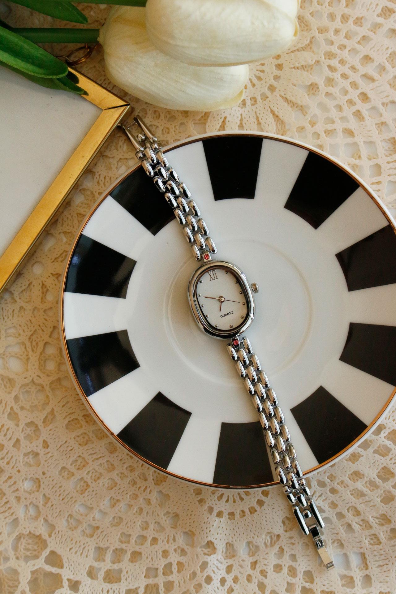 Sophie Oval Silver Metal Kadın Kol Saati(taş detaylı)
