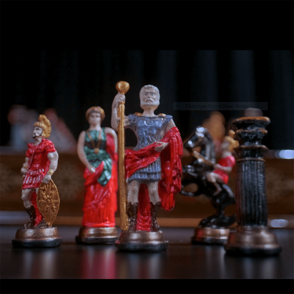 GiftHome Battal Boy Metal ROMA Pastel Satranç Takımı ve El Yapımı Masif Ahşap Çekmeceli Tahtası (51X51 cm.)