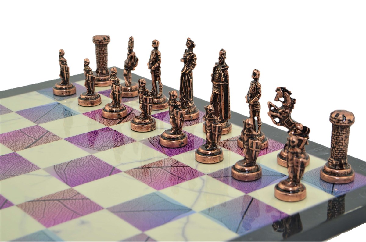 Gifthome Metal Satranç Takımı / Seti ; Orta Boy, İngiliz Figürlü, Antik Satranç Taşı ve MDF, Bahar Desenli Satranç Tahtası