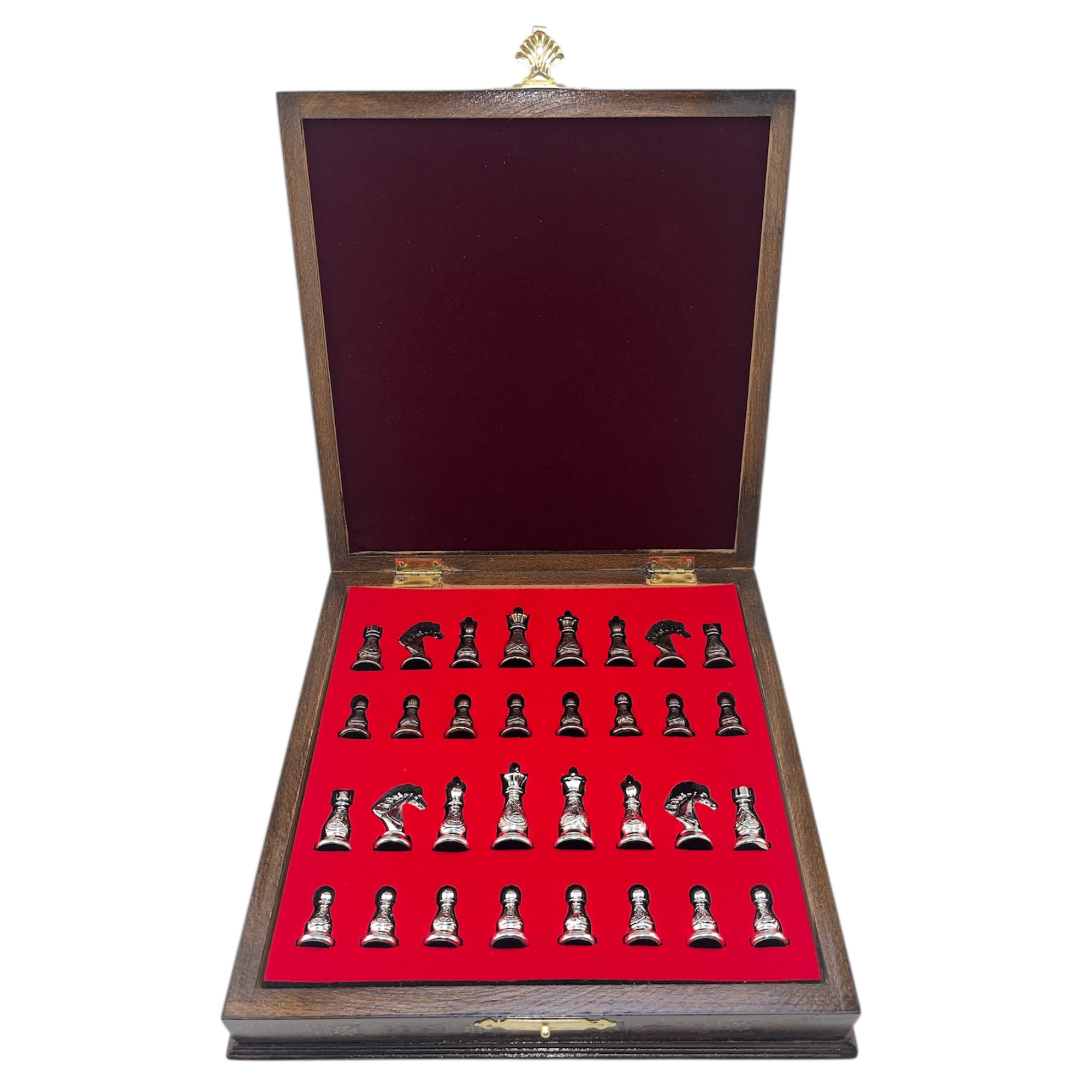 GiftHome Orta Boy Metal İŞLEMELİ KLASİK Satranç Takımı  ve Sandıklı Masif Ahşap Satranç Tahtası (28x28x5,5 cm.)