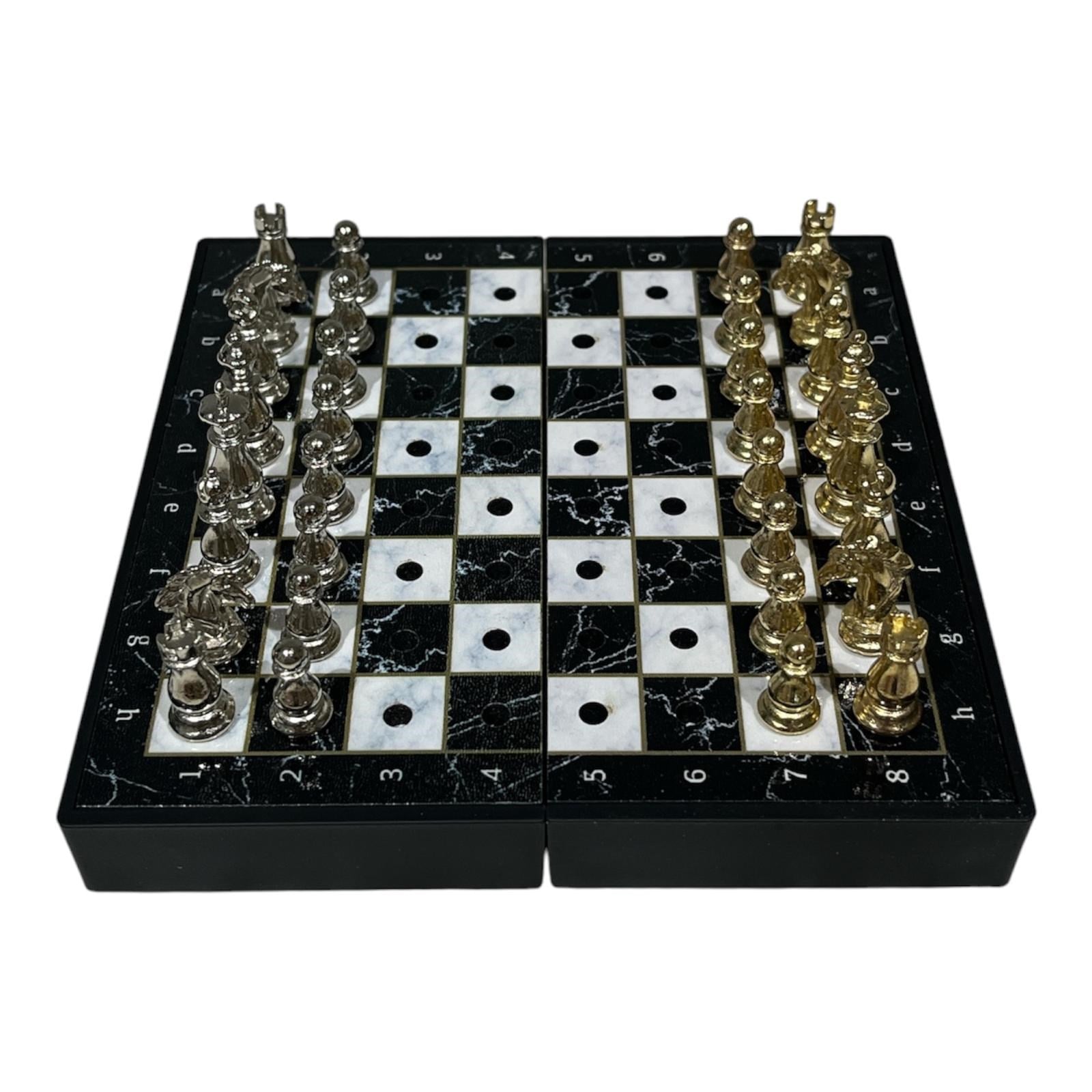 GiftHome Pocket Serisi Küçük Boy Metal Parlak Taş ve Mermer Desenli Kutulu Klasik Satranç Takımı (13,5 X 13,5 cm.)