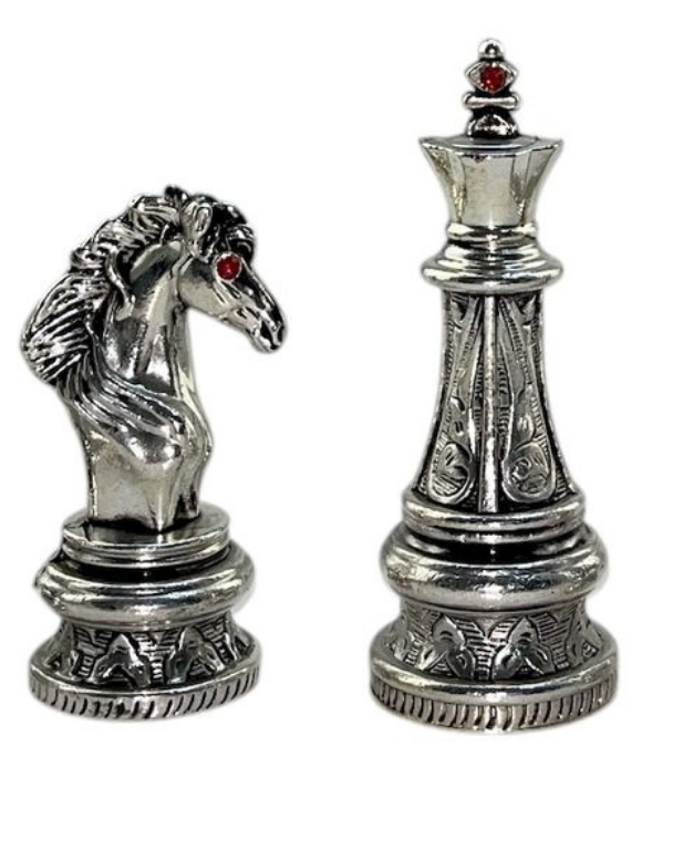 GiftHome Premium Battal Boy Metal İŞLEMELİ KLASİK Satranç Takımı  ve El Yapımı Düz Masif Ahşap Satranç Tahtası