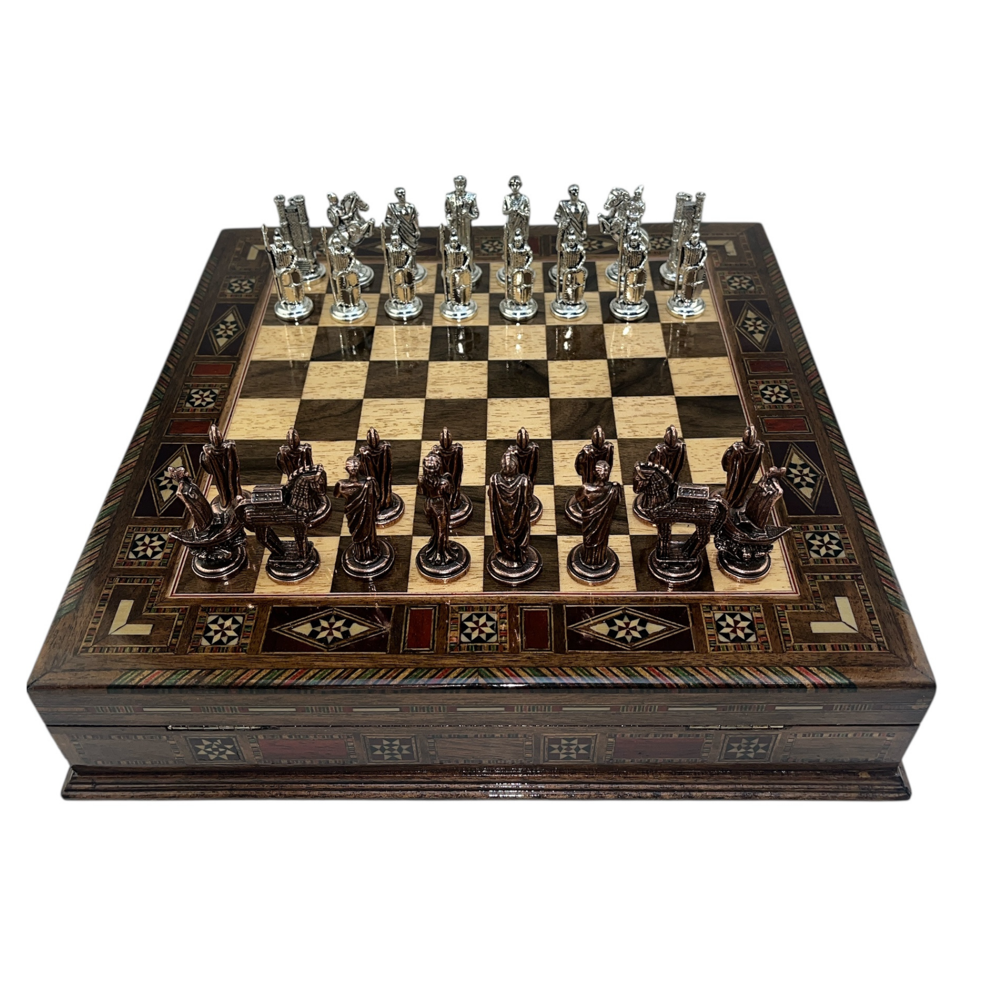 GiftHome Premium Orta Boy Metal TRUVA & SPARTA Satranç Takımı  ve Sandıklı Masif Ahşap Satranç Tahtası (28x28x5,5 cm.)