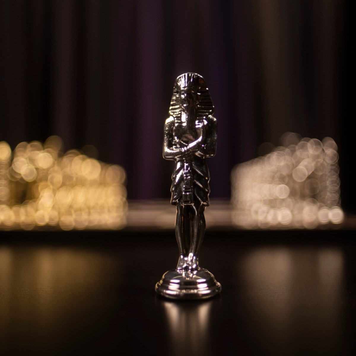 Metal Mısır Satranç Takımı Parlak ve Ceviz Desenli MDF Ahşap Satranç Tahtası (37x37 cm.)