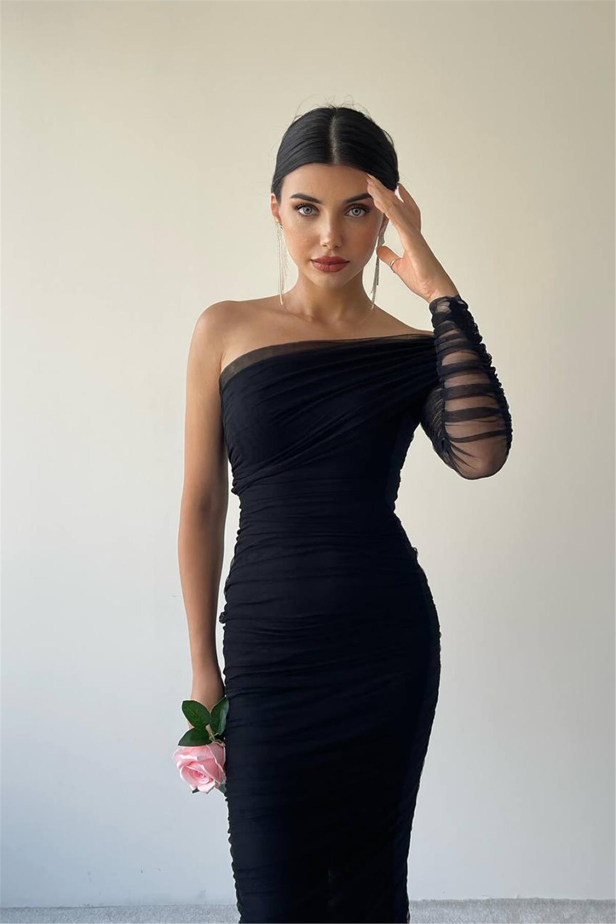 ELBİSE MODELLERİTek Kol Drapeli Midi Elbise Siyah

